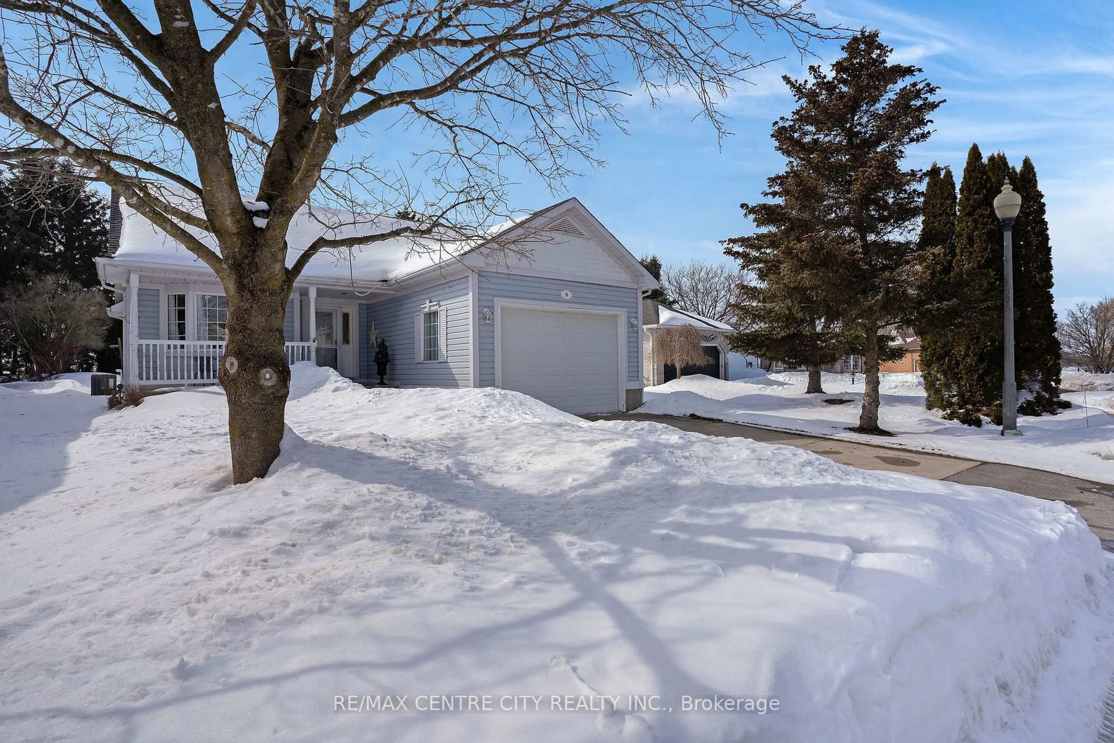 A pic from outside/outdoor area/front of a property/back of a property/a pic from drone, street for 9 Lakefield Crt #89, Wilmot Ontario N3A 3P4