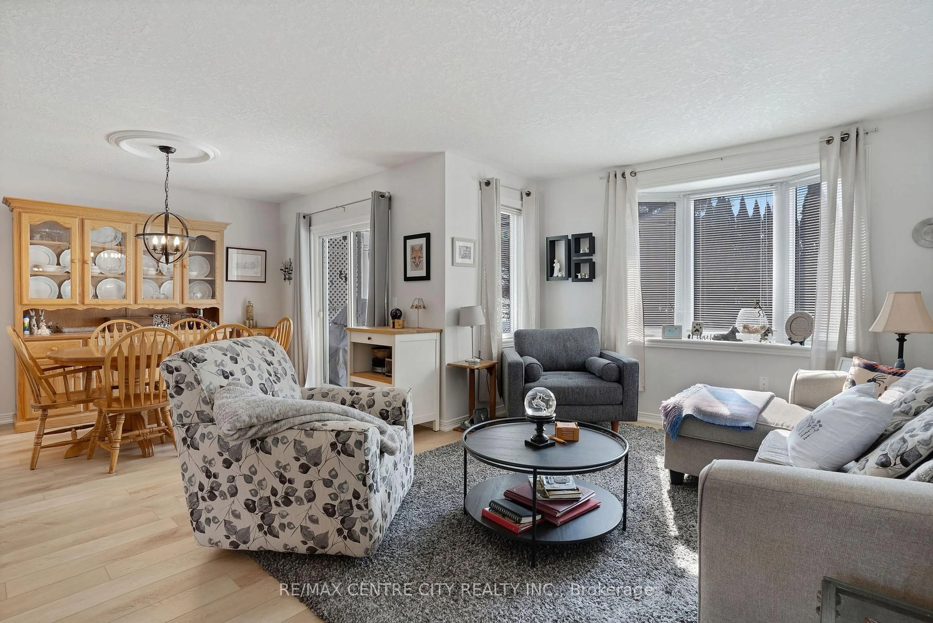 Living room with furniture, unknown for 9 Lakefield Crt #89, Wilmot Ontario N3A 3P4