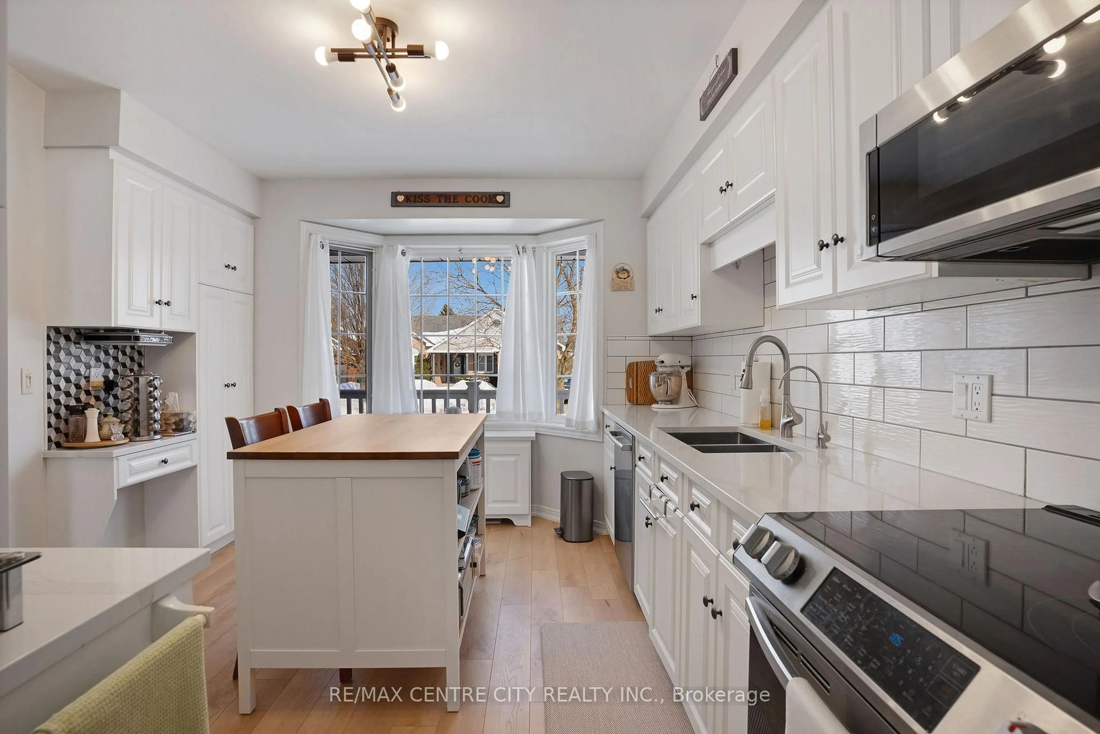 Standard kitchen, unknown for 9 Lakefield Crt #89, Wilmot Ontario N3A 3P4