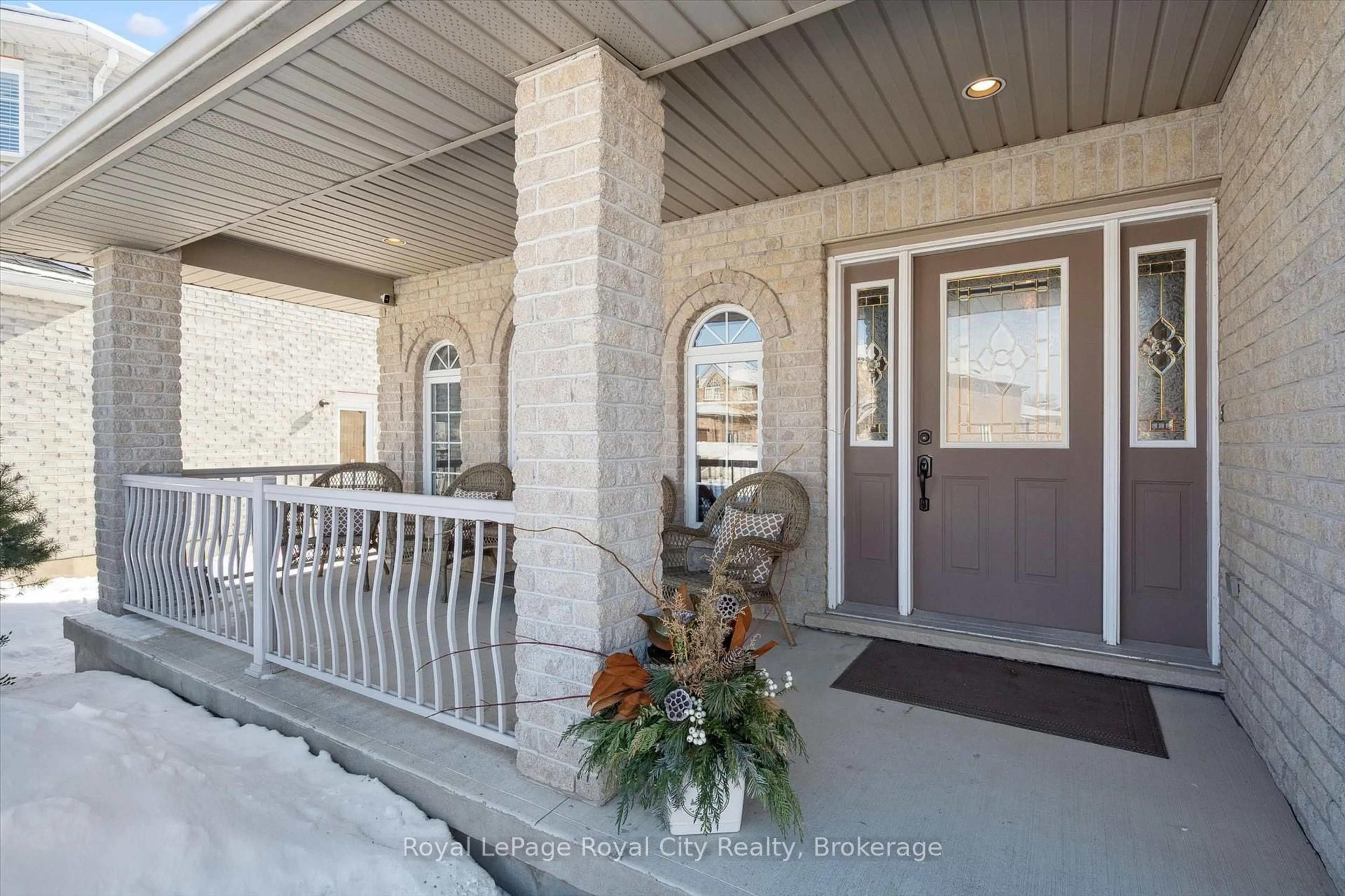 Indoor entryway for 734 Willow Rd, Guelph Ontario N1K 1Z1