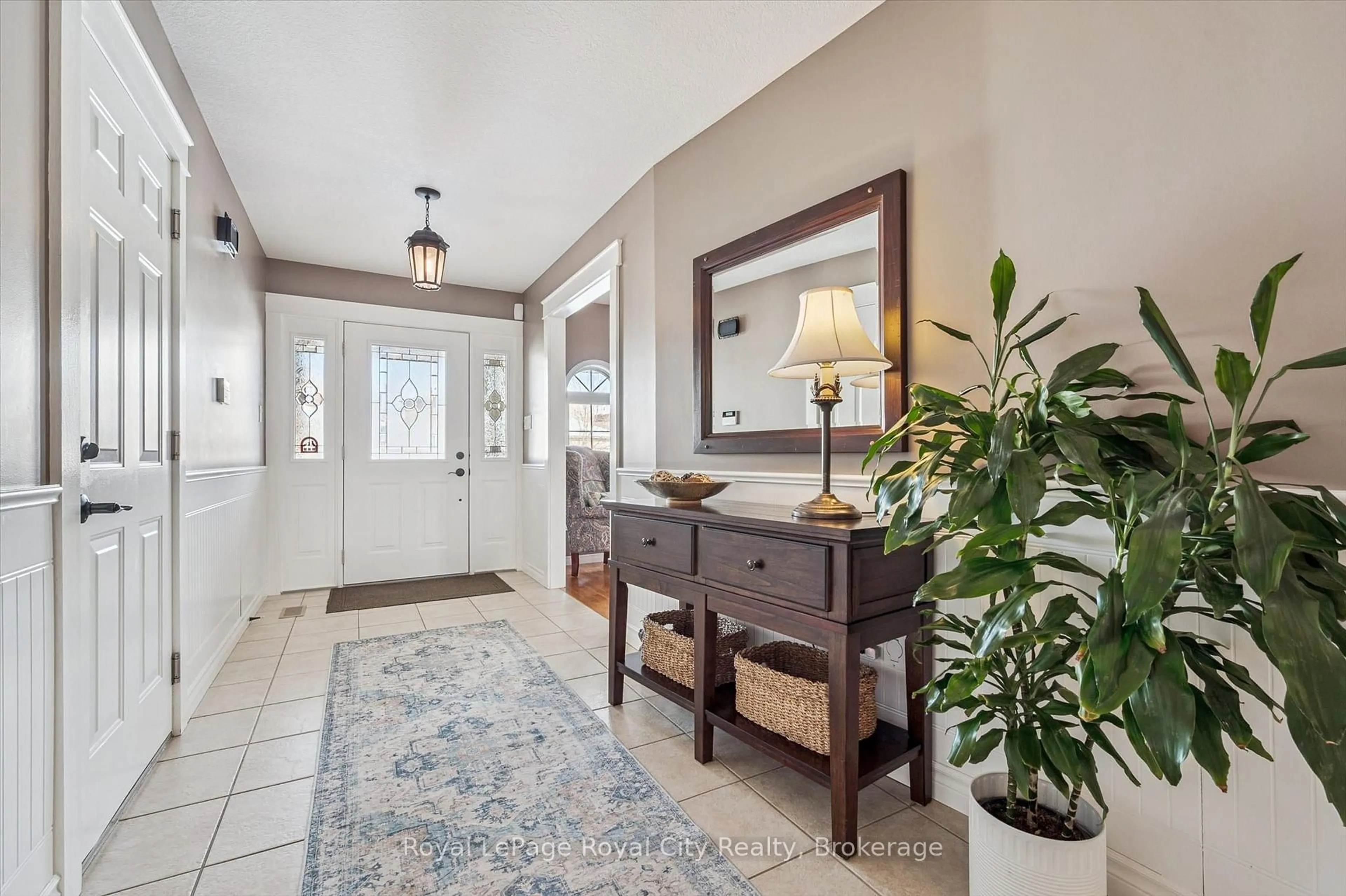 Indoor entryway for 734 Willow Rd, Guelph Ontario N1K 1Z1