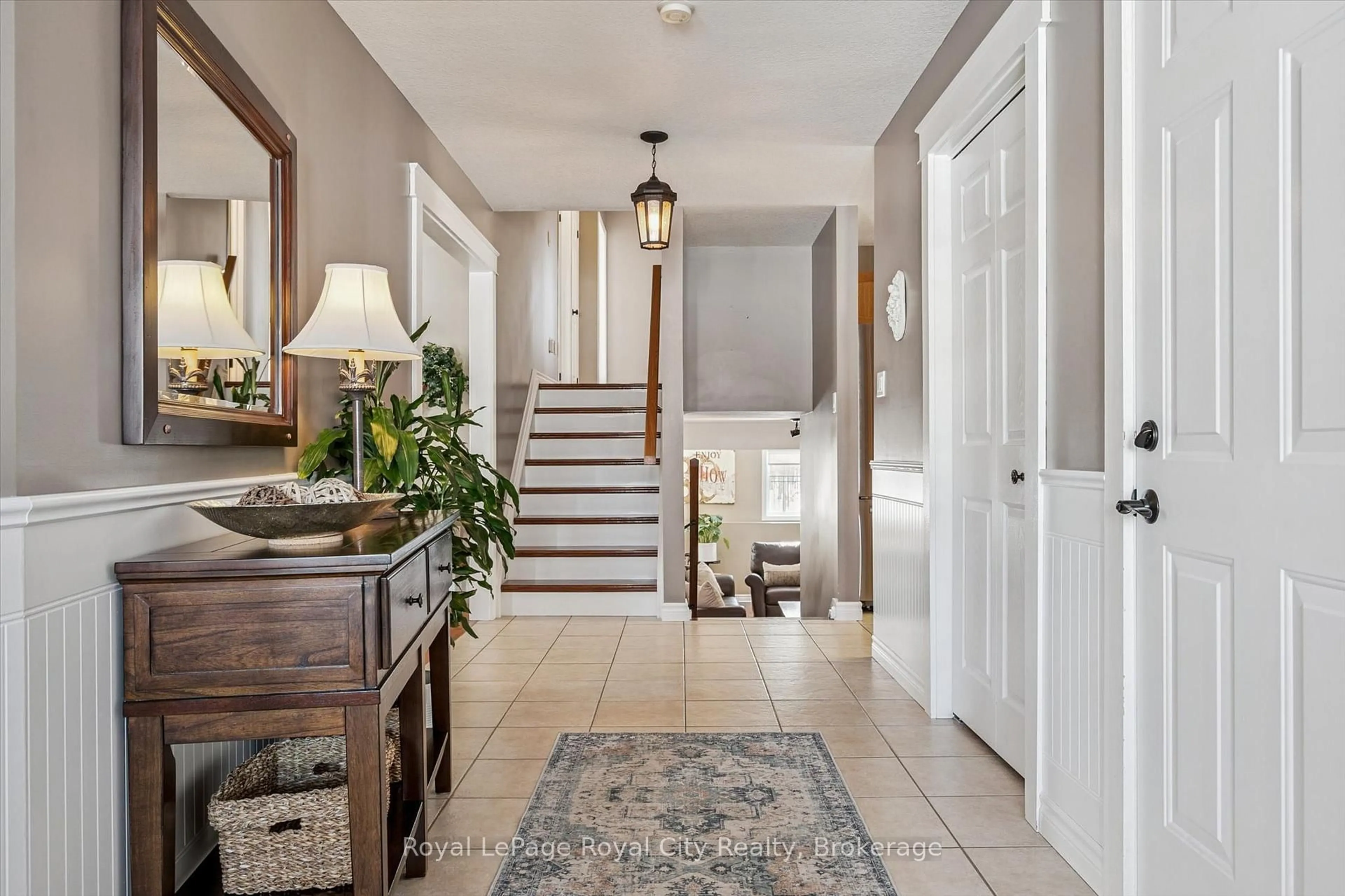 Indoor entryway for 734 Willow Rd, Guelph Ontario N1K 1Z1