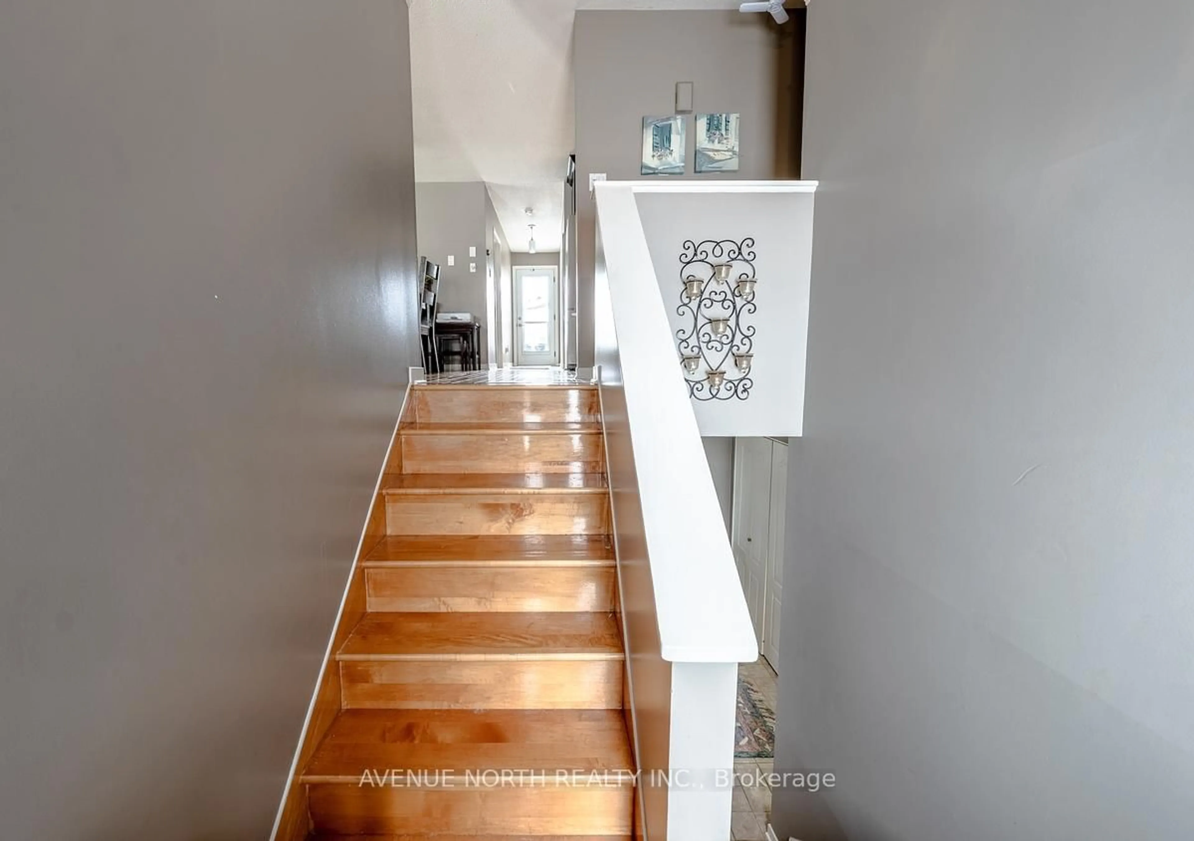 Stairs for 894 Lise Cres, Clarence-Rockland Ontario K4K 1G8