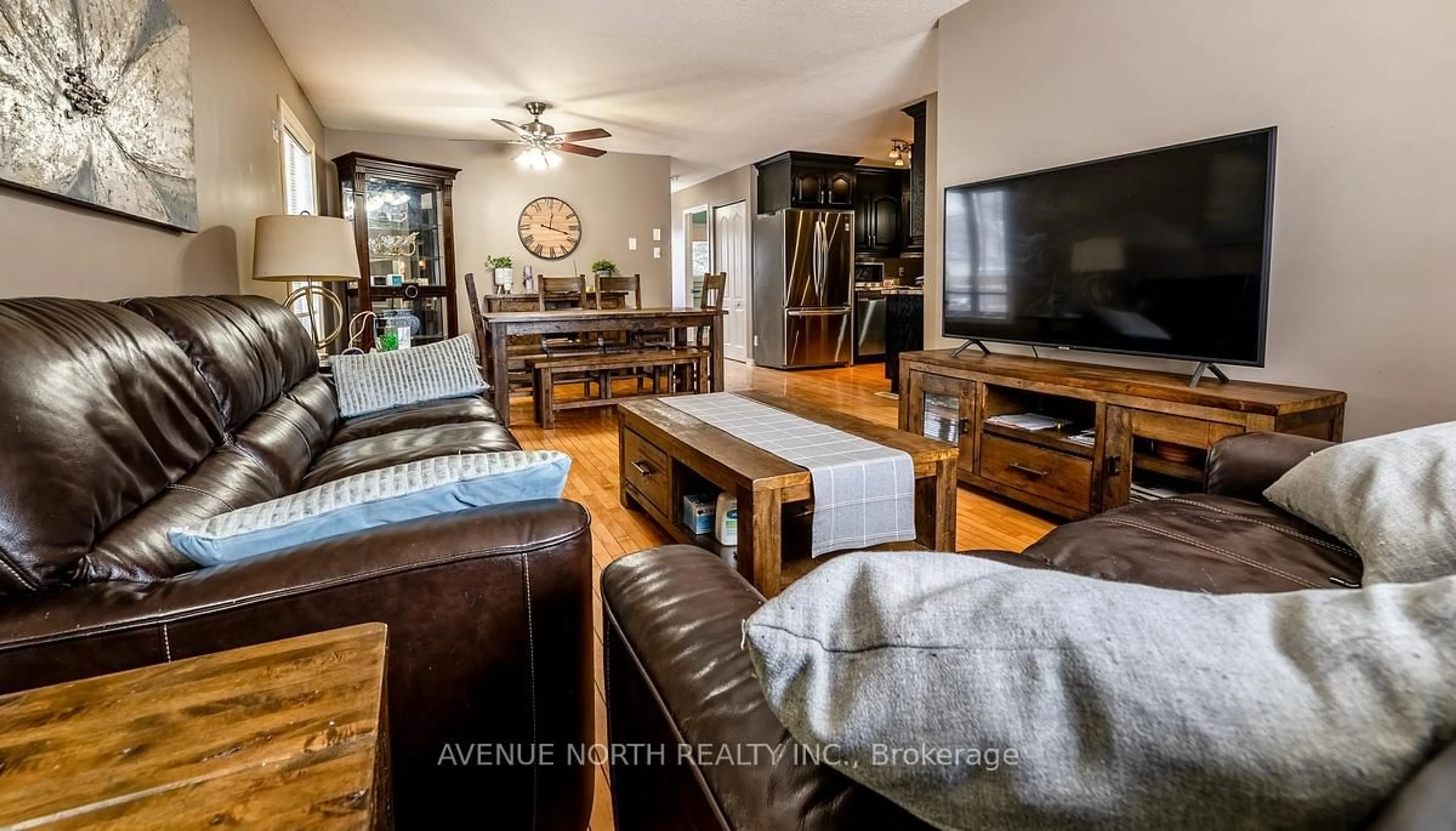 Living room with furniture, unknown for 894 Lise Cres, Clarence-Rockland Ontario K4K 1G8