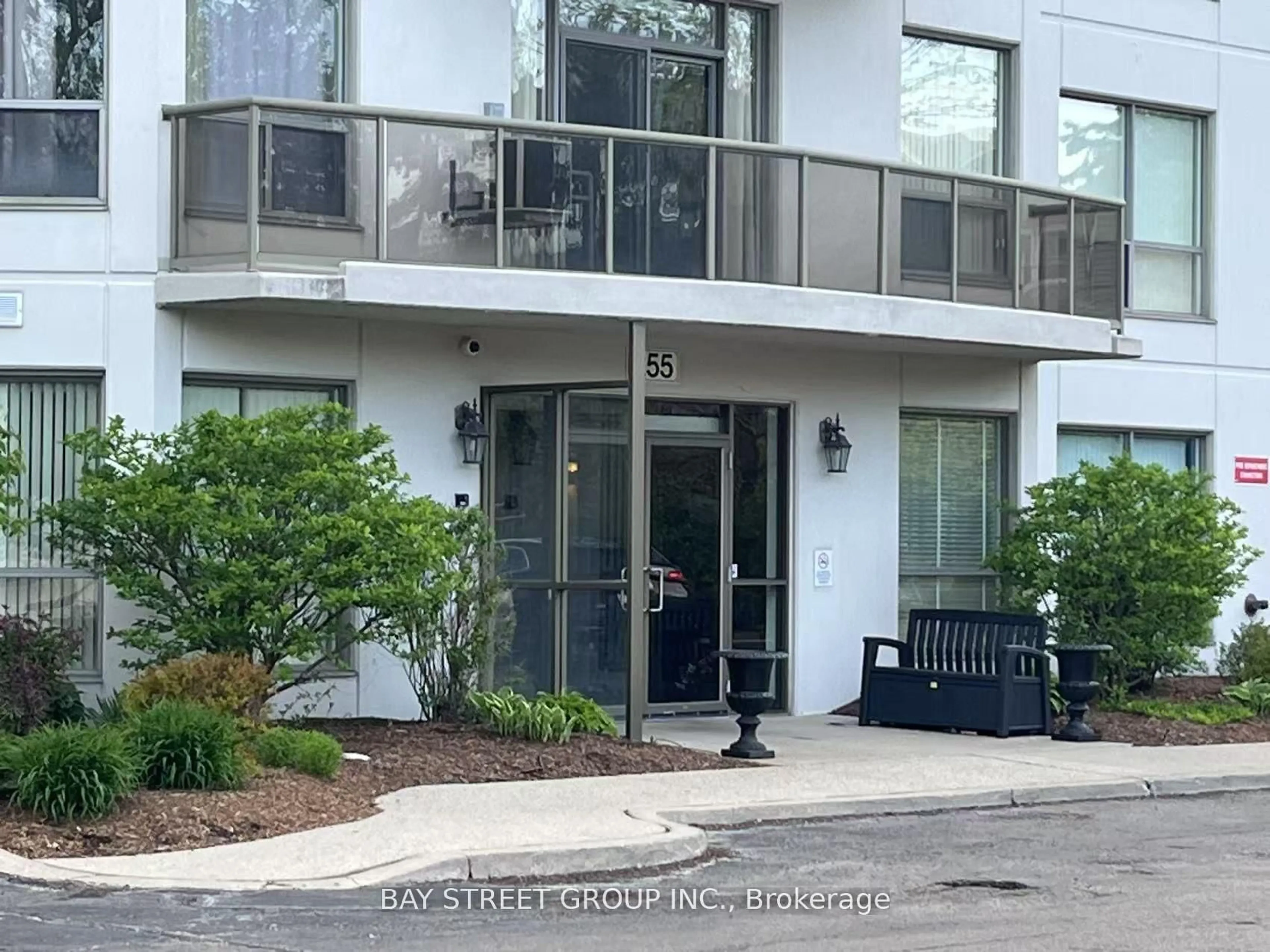 Indoor foyer for 255 Keats Way #308, Waterloo Ontario N2L 6N6