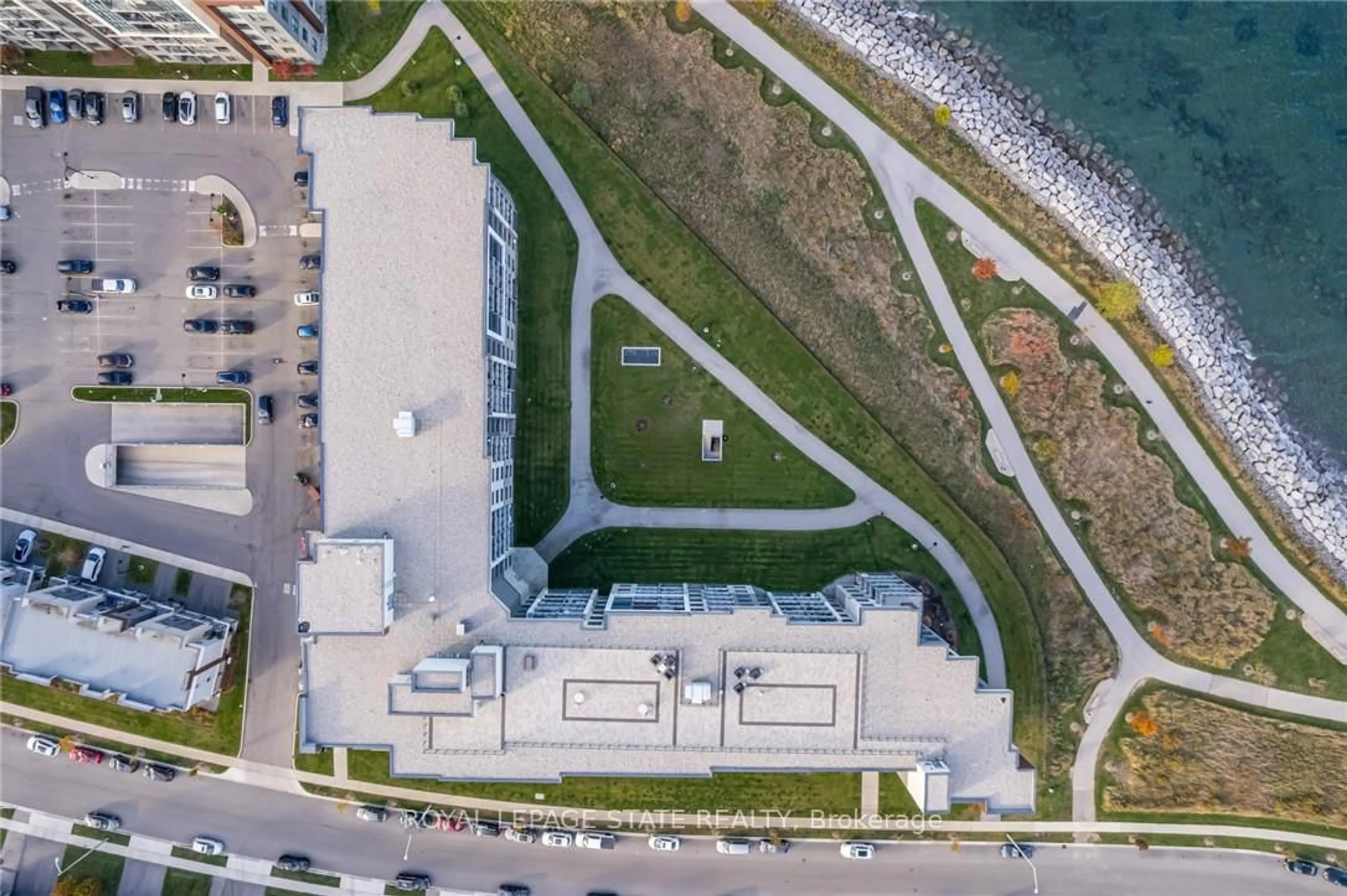 A pic from outside/outdoor area/front of a property/back of a property/a pic from drone, unknown for 101 Shoreview Pl #123, Hamilton Ontario L8E 0K2