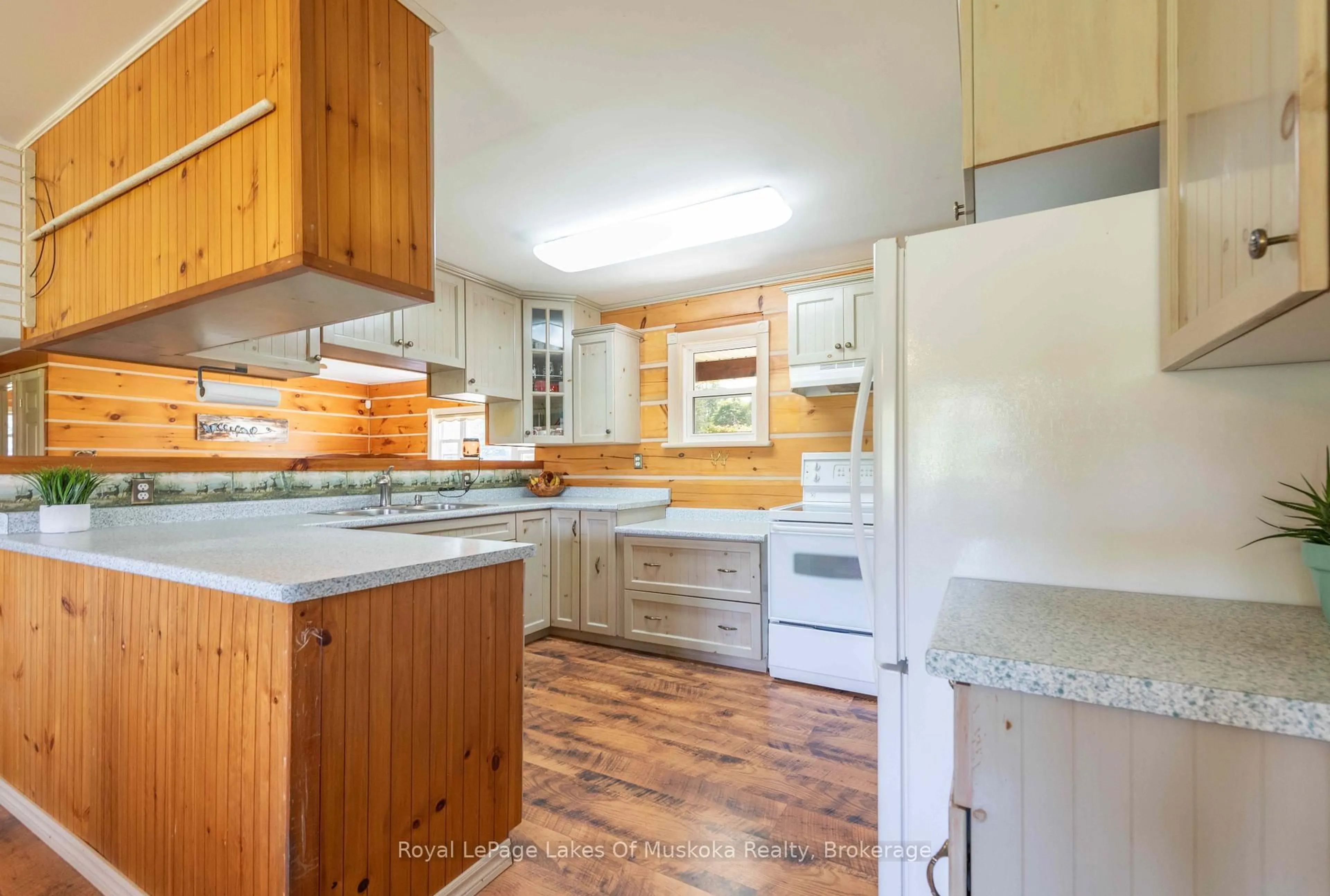 Standard kitchen, wood/laminate floor for 214 NORTH LANCELOT Rd, Huntsville Ontario P0B 1M0