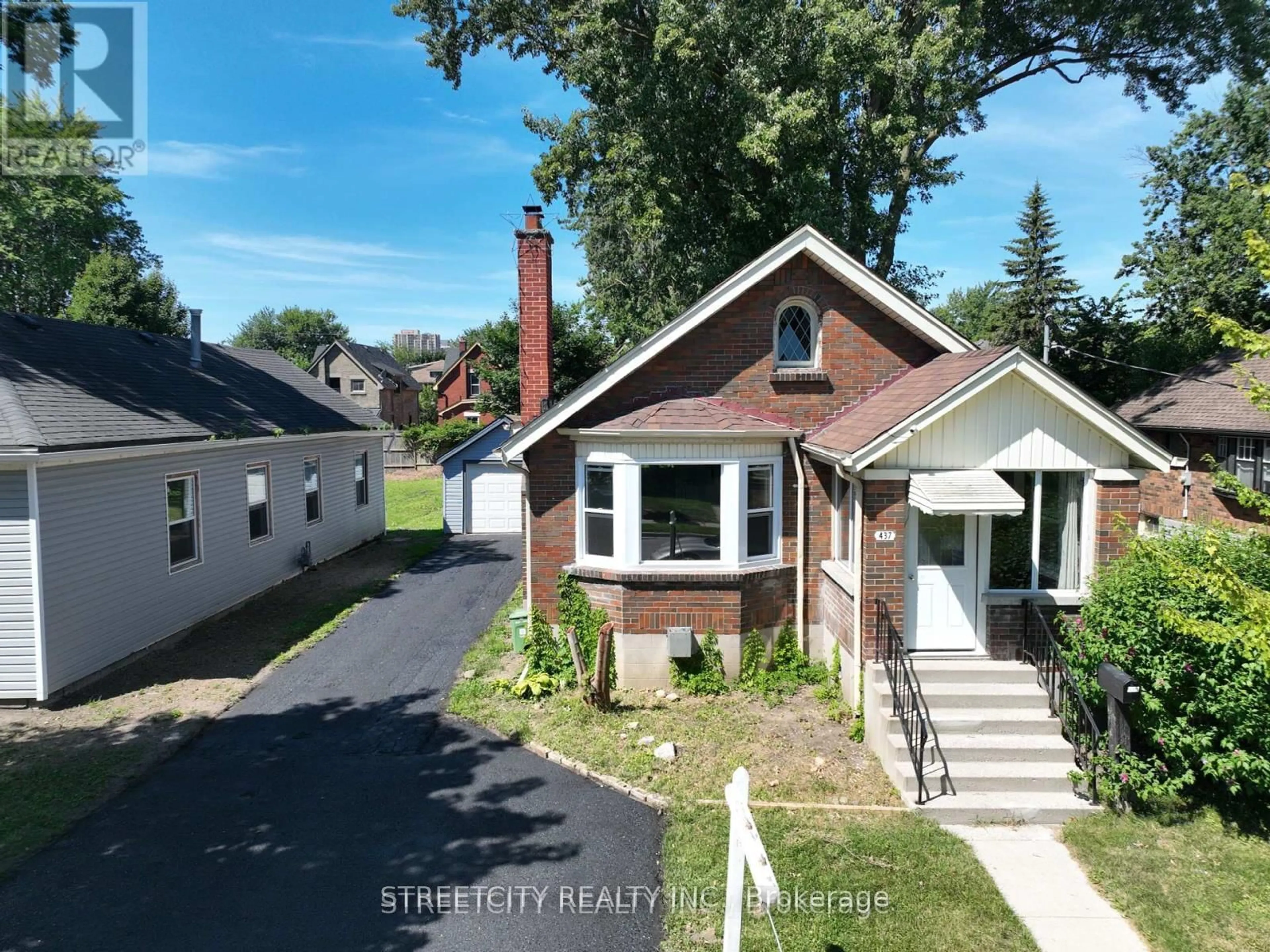 Unknown for 437 Charlotte St, London East Ontario N5W 4A5