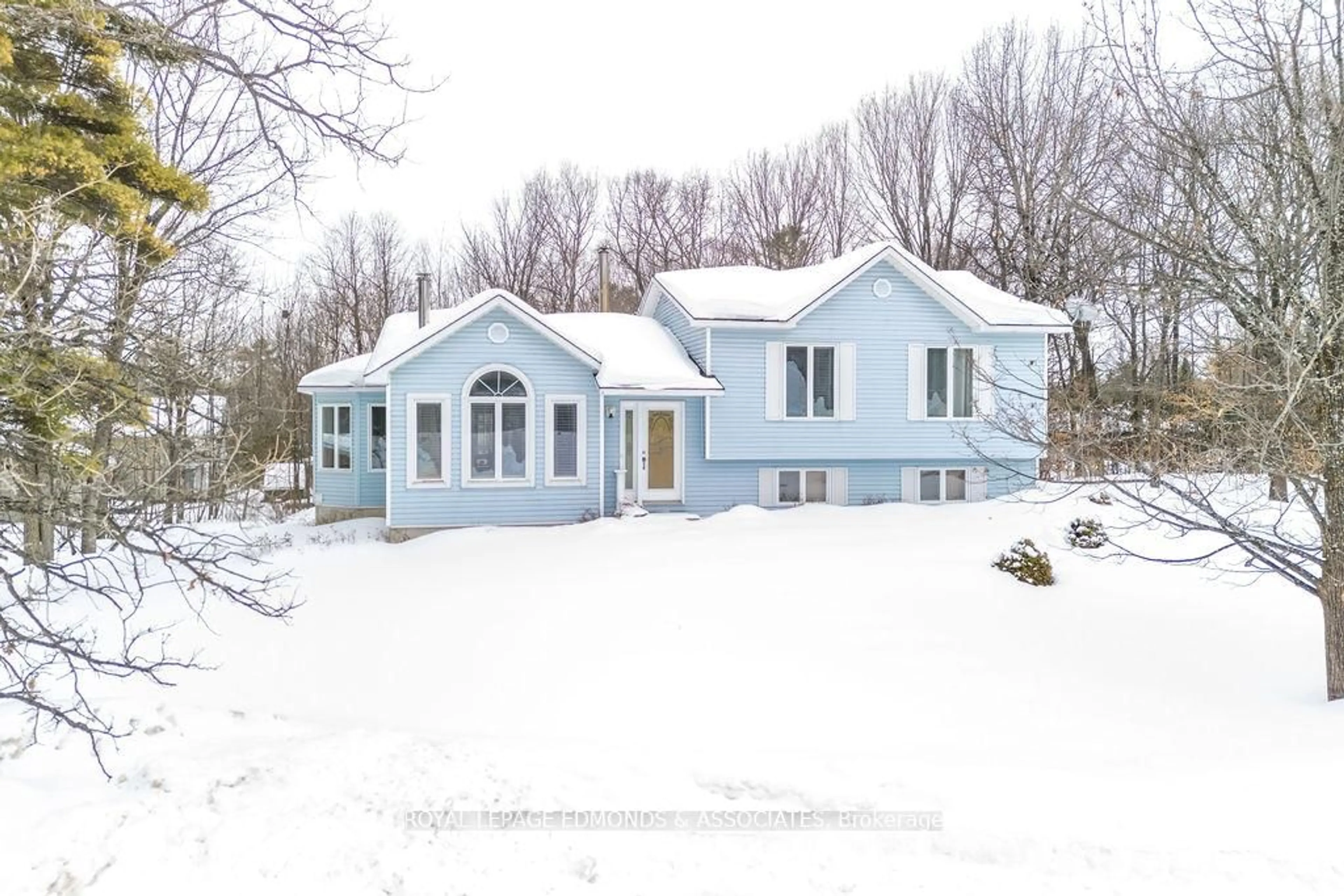 A pic from outside/outdoor area/front of a property/back of a property/a pic from drone, unknown for 104 Beckett View Dr, Pembroke Ontario K8A 6W2