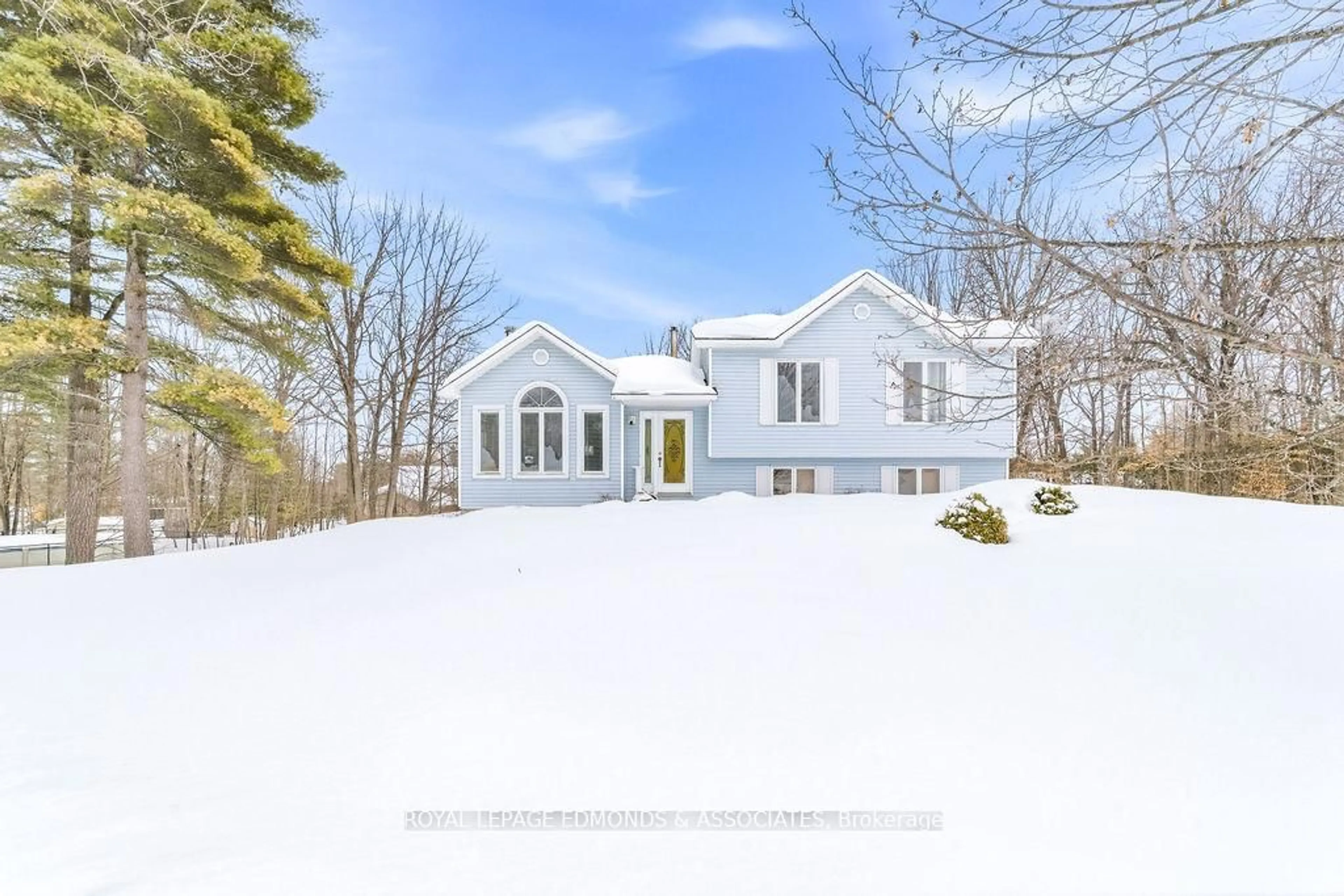 A pic from outside/outdoor area/front of a property/back of a property/a pic from drone, unknown for 104 Beckett View Dr, Pembroke Ontario K8A 6W2