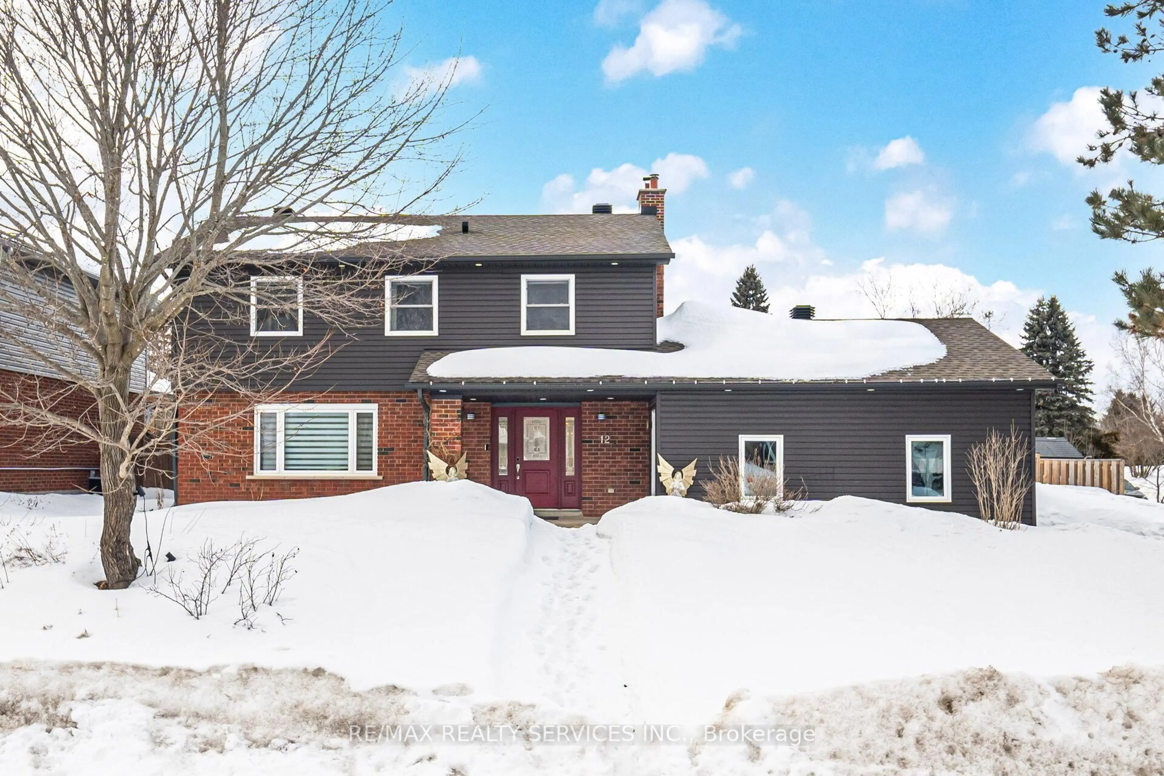 A pic from outside/outdoor area/front of a property/back of a property/a pic from drone, street for 12 Pine St, Erin Ontario N0B 1T0