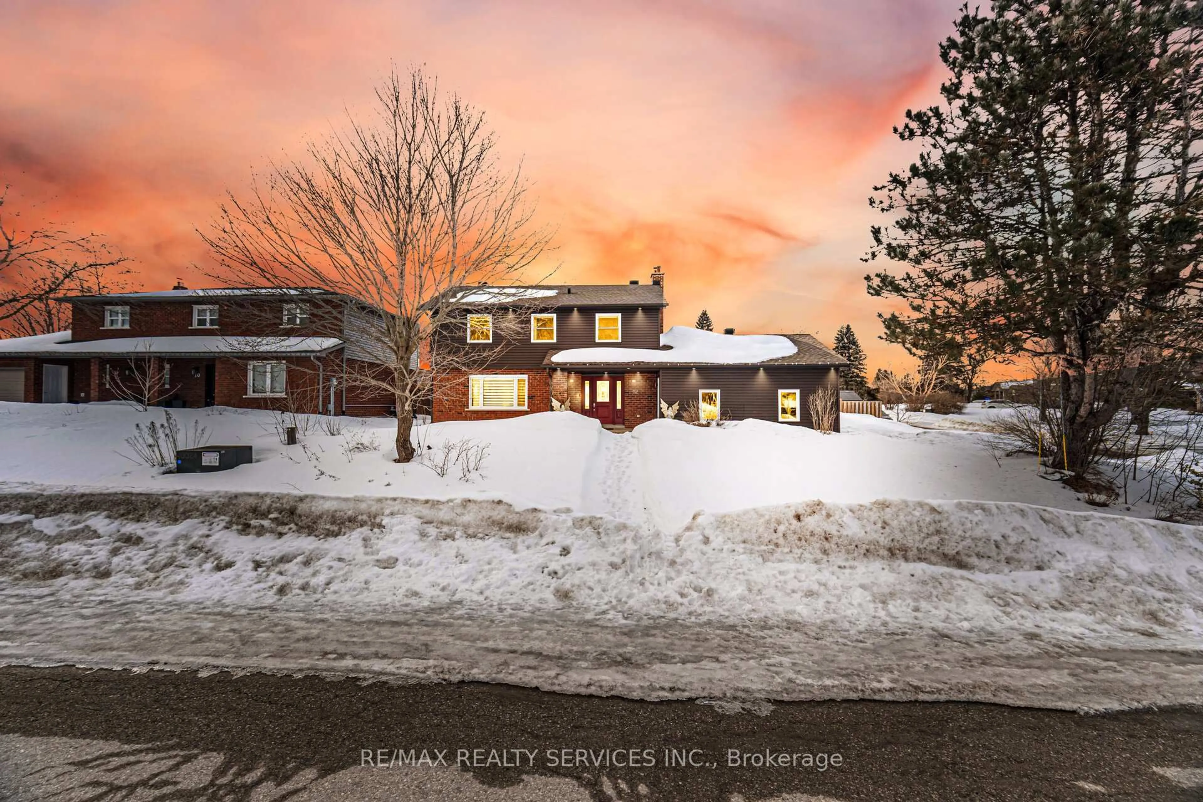 A pic from outside/outdoor area/front of a property/back of a property/a pic from drone, street for 12 Pine St, Erin Ontario N0B 1T0