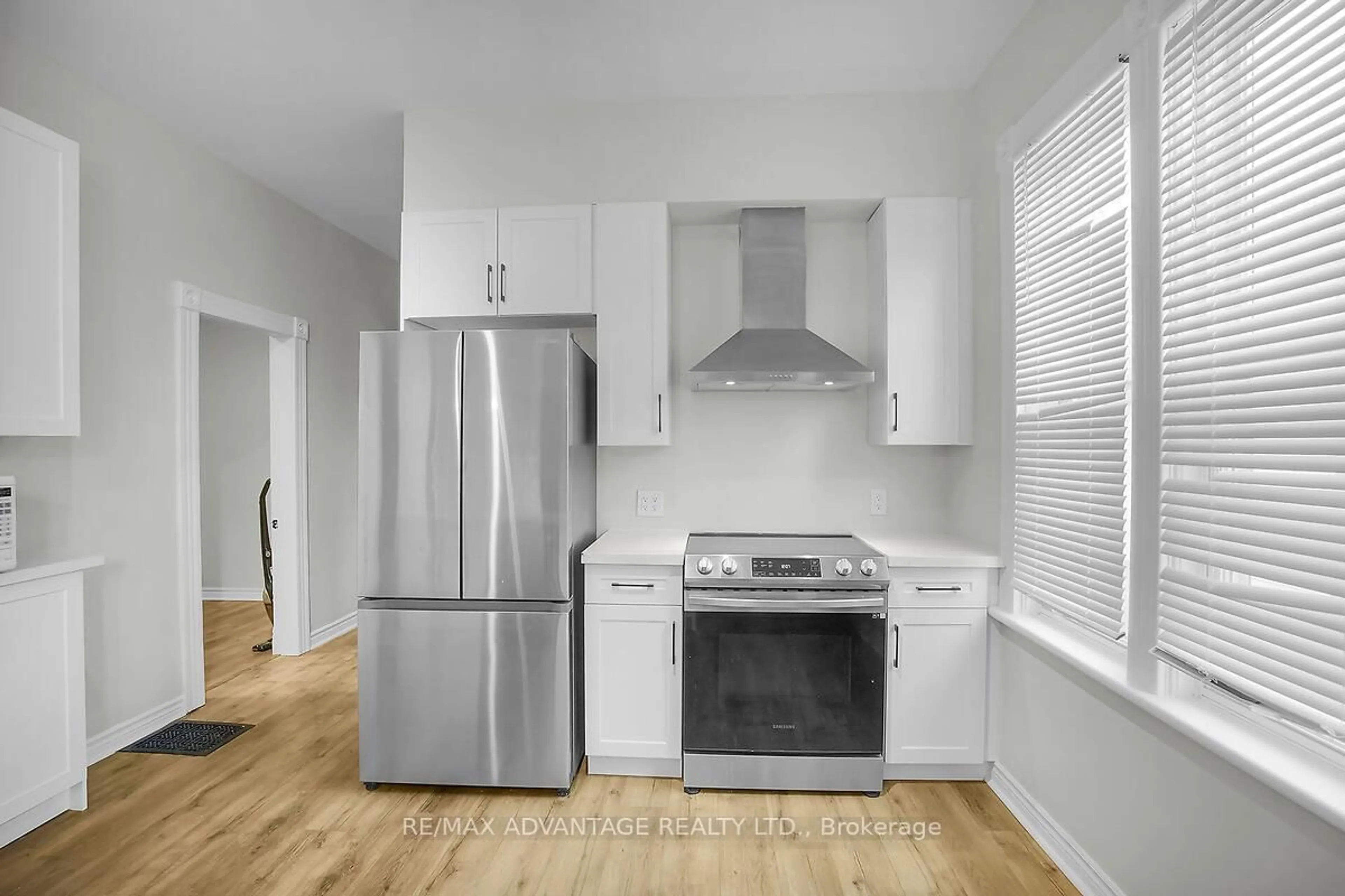 Standard kitchen, unknown for 252 Cheapside St, London East Ontario N6A 2A1