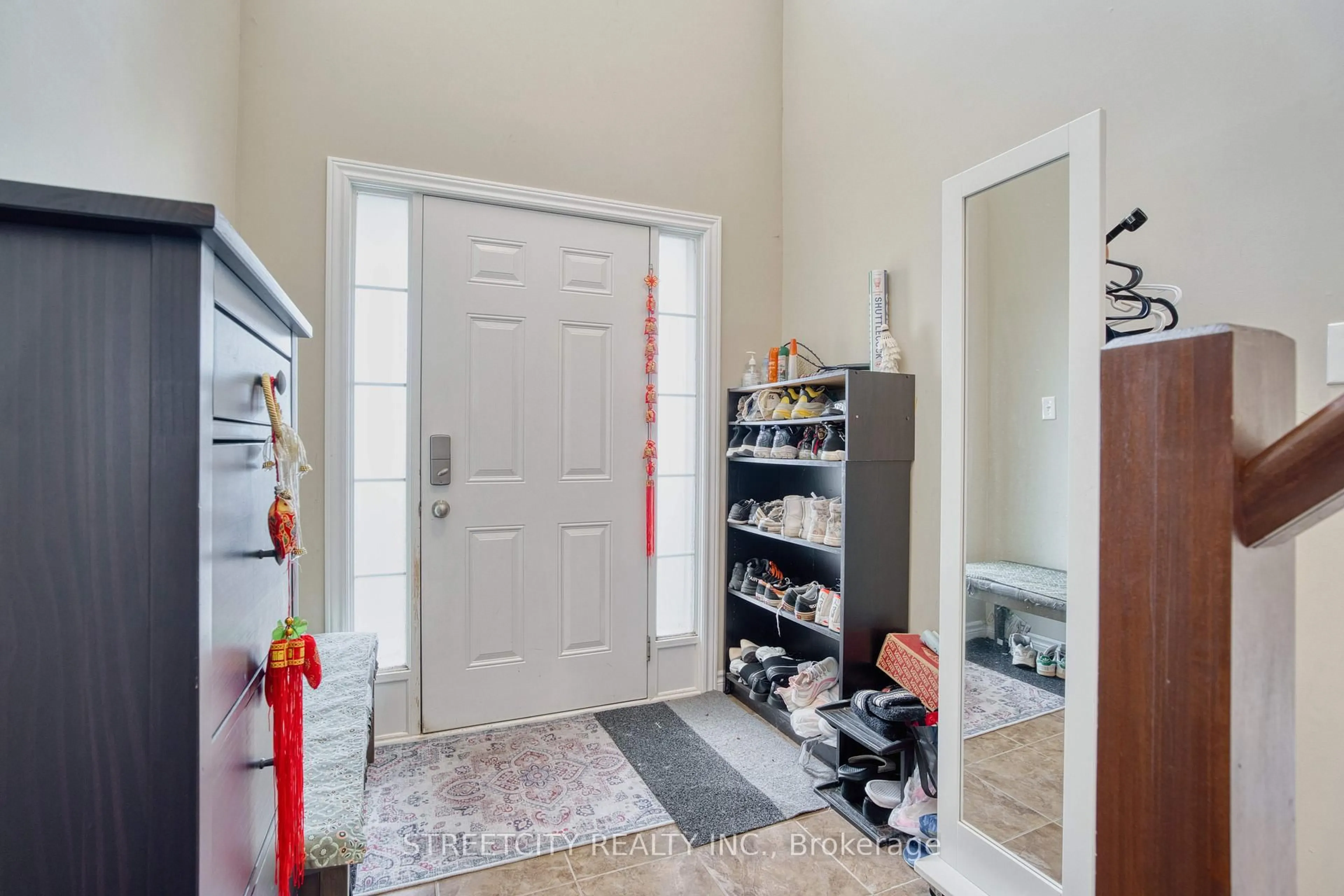 Indoor entryway for 1189 SANDBAR St, London North Ontario N6G 5K2
