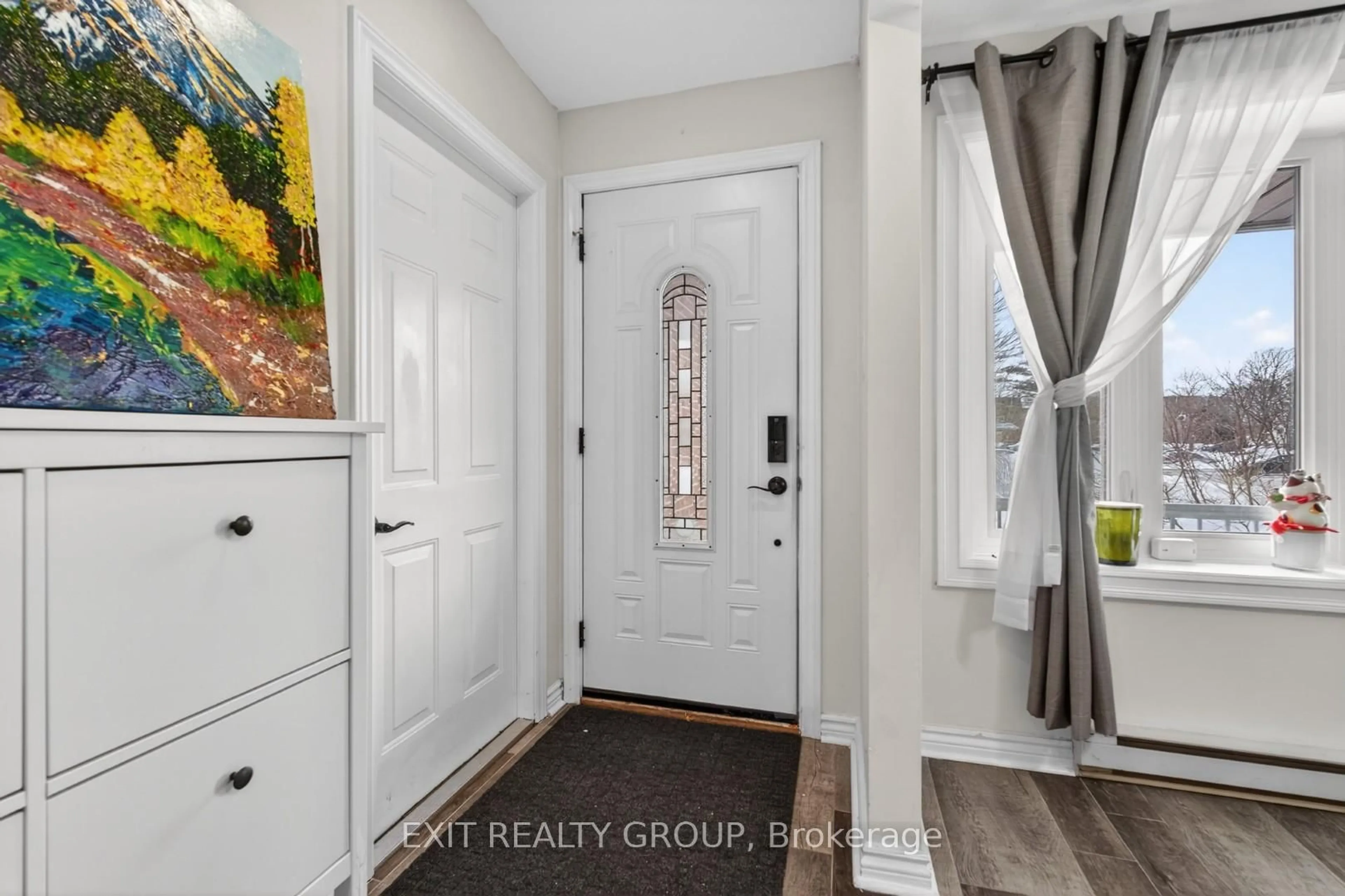 Indoor entryway for 836 Milford Dr, Kingston Ontario K7P 1A8