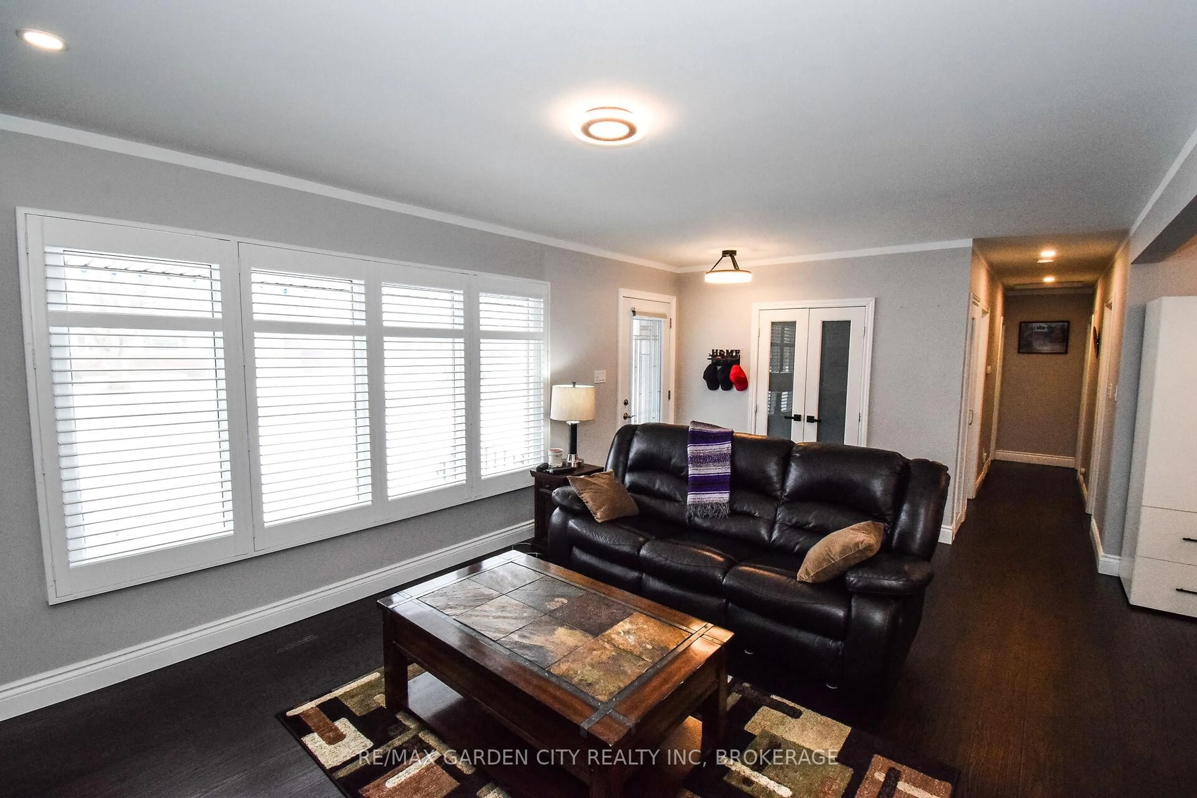 Living room with furniture, unknown for 91 Crescent Dr, Welland Ontario L3B 2X4