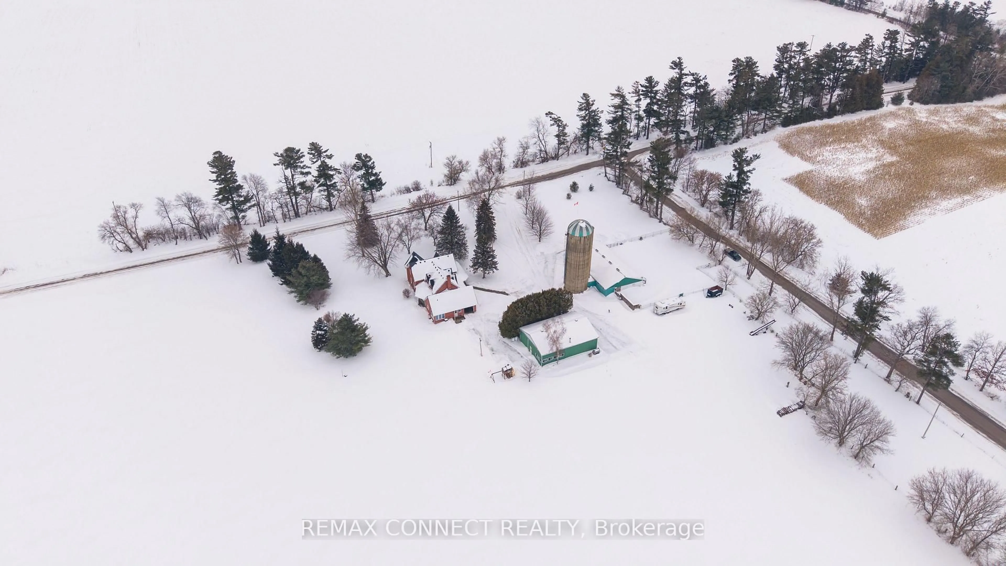 A pic from outside/outdoor area/front of a property/back of a property/a pic from drone, unknown for 7596 Vimy Ridge Rd, Hamilton Township Ontario L1A 3V6