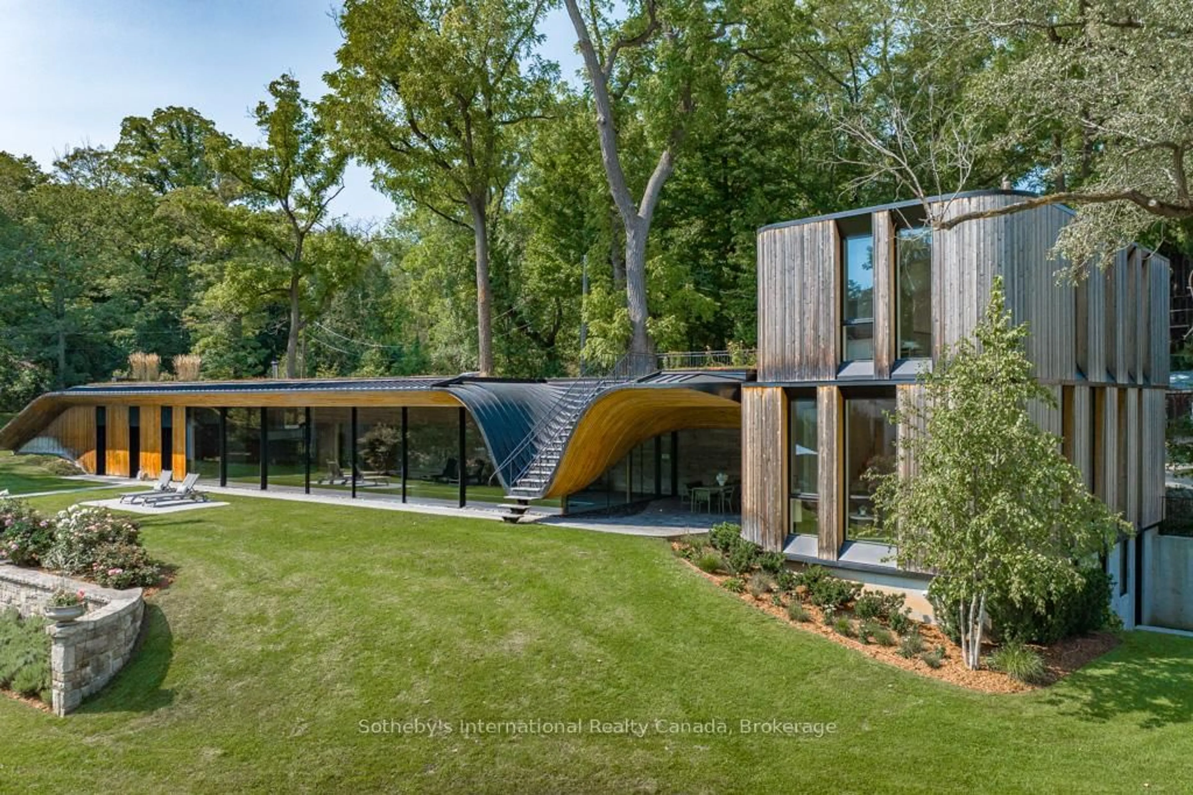 Unknown for 1 Springhill St, Hamilton Ontario L9H 4V2