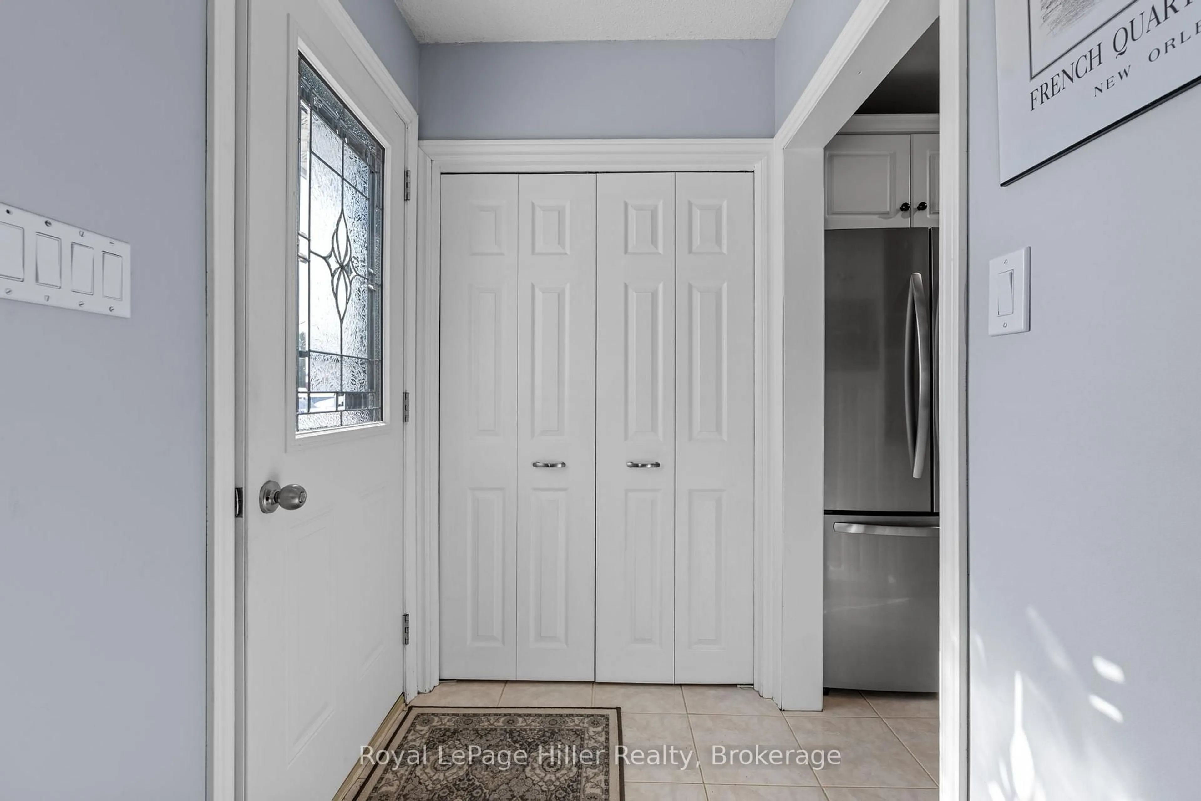 Indoor entryway for 248 Redford Cres, Stratford Ontario N5A 1P2