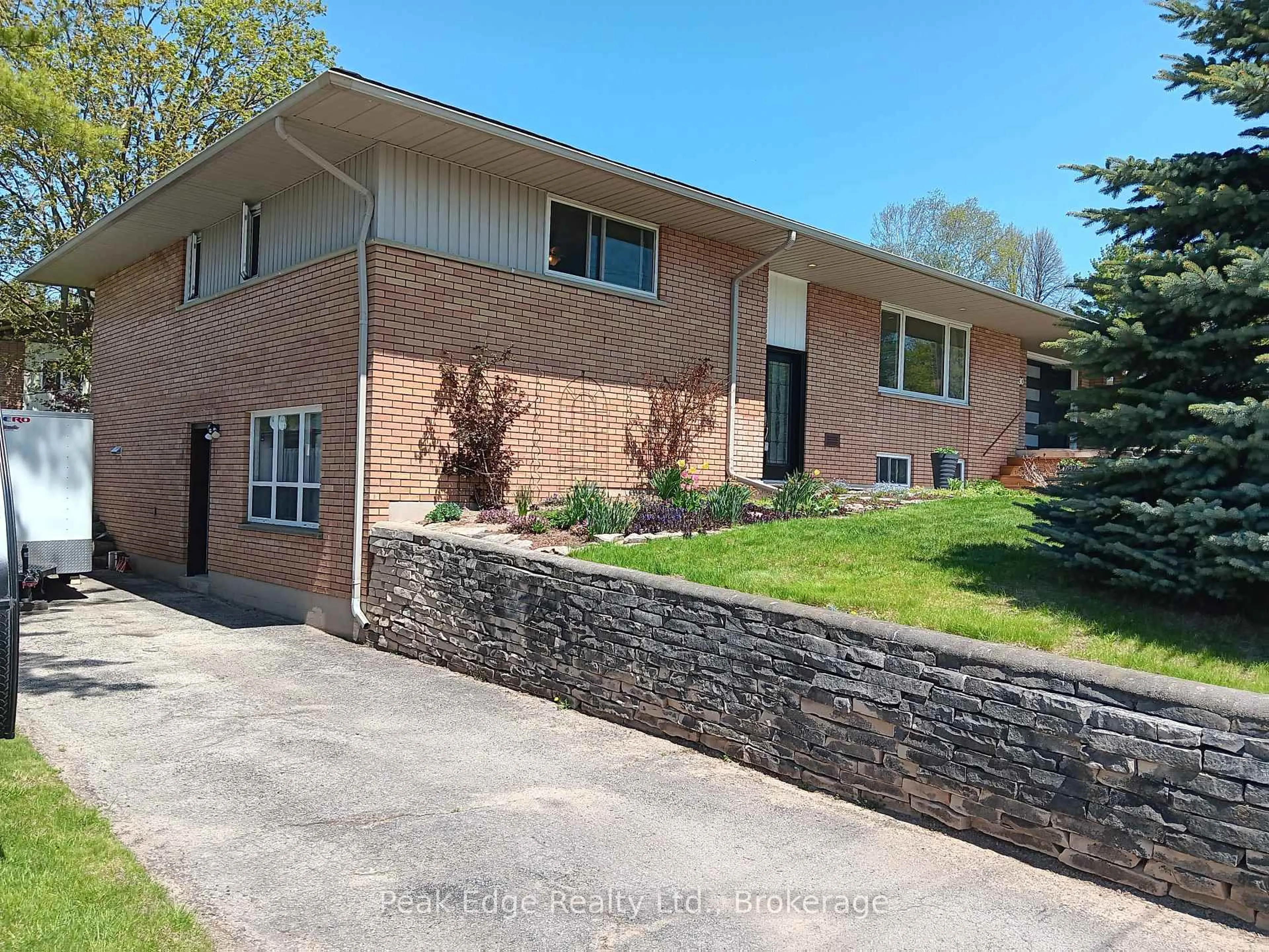 Home with brick exterior material, street for 30 7TH St, Hanover Ontario N4N 1G2