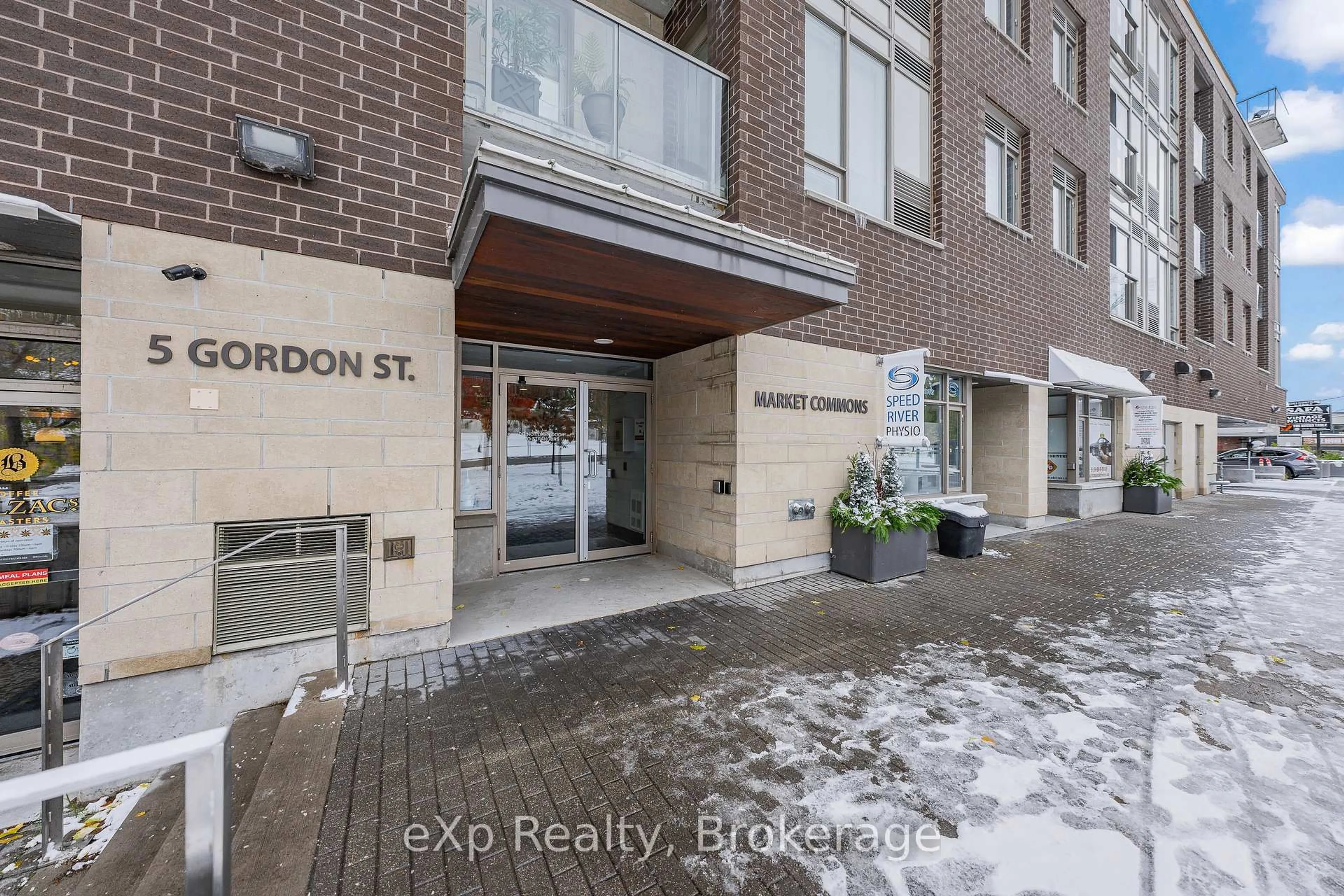 Indoor foyer for 5 Gordon St #312, Guelph Ontario N1H 4G8
