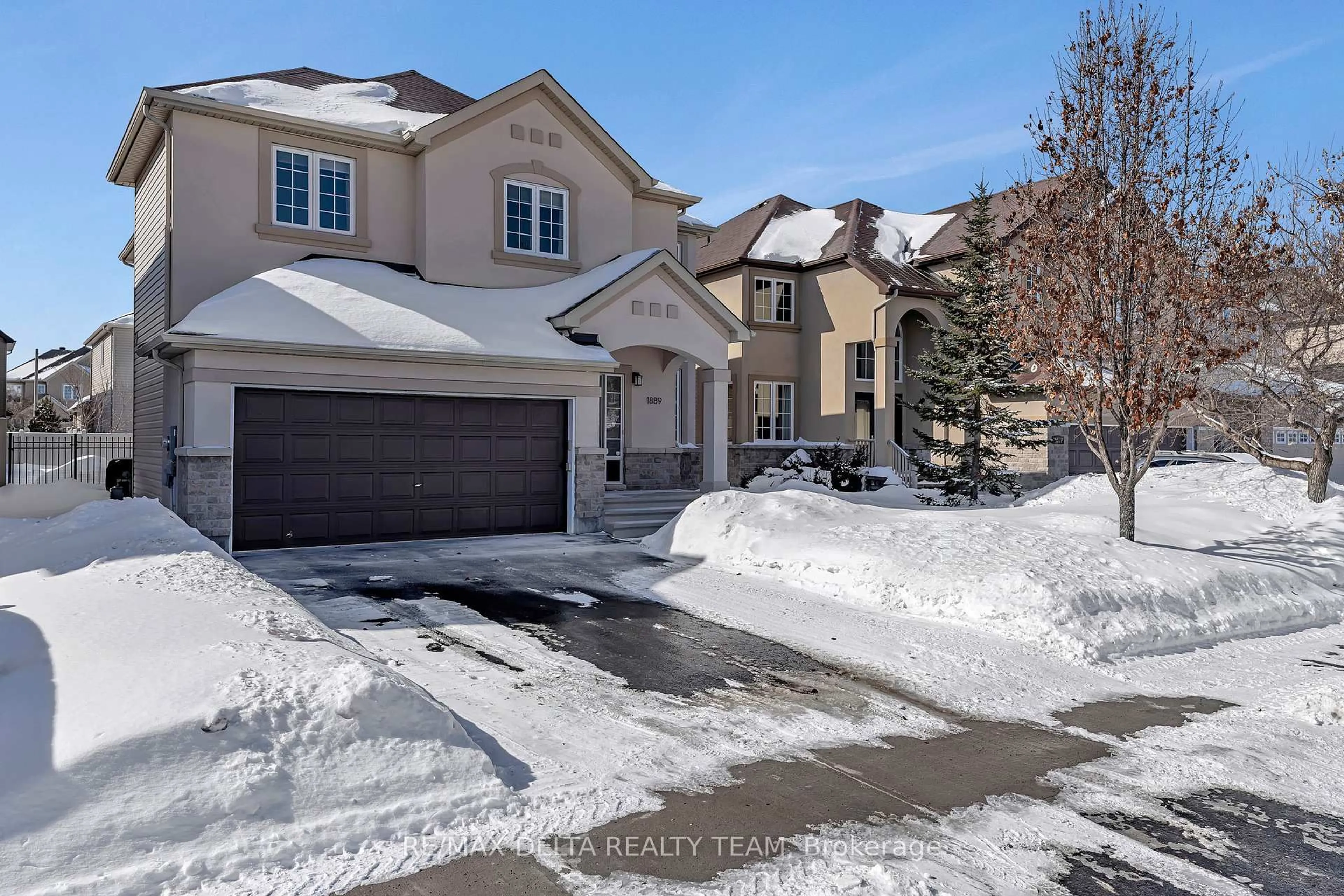 A pic from outside/outdoor area/front of a property/back of a property/a pic from drone, street for 1889 Montmere Ave, Ottawa Ontario K4A 0E7