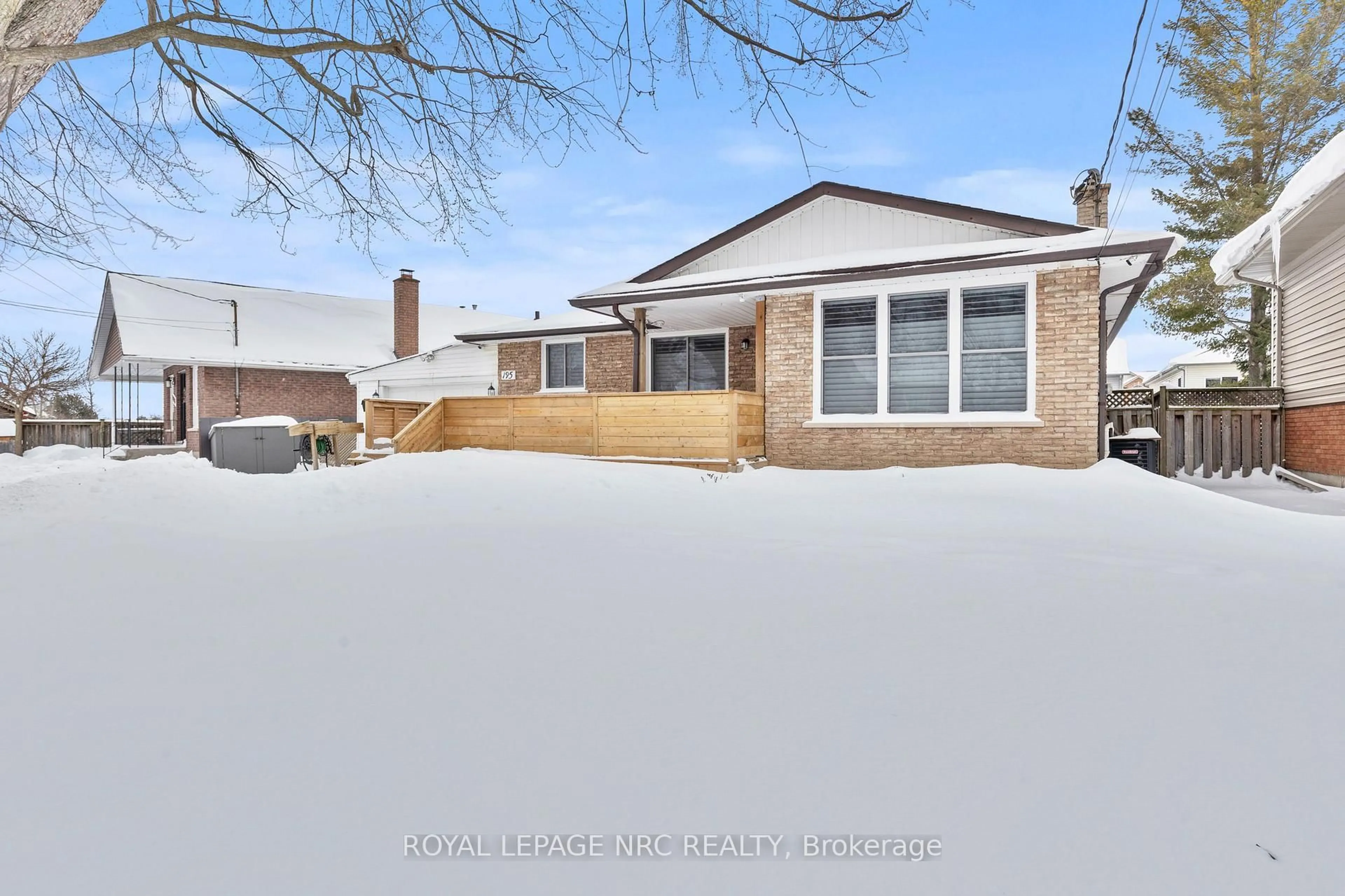 A pic from outside/outdoor area/front of a property/back of a property/a pic from drone, street for 195 Rykert St, St. Catharines Ontario L2S 2B5