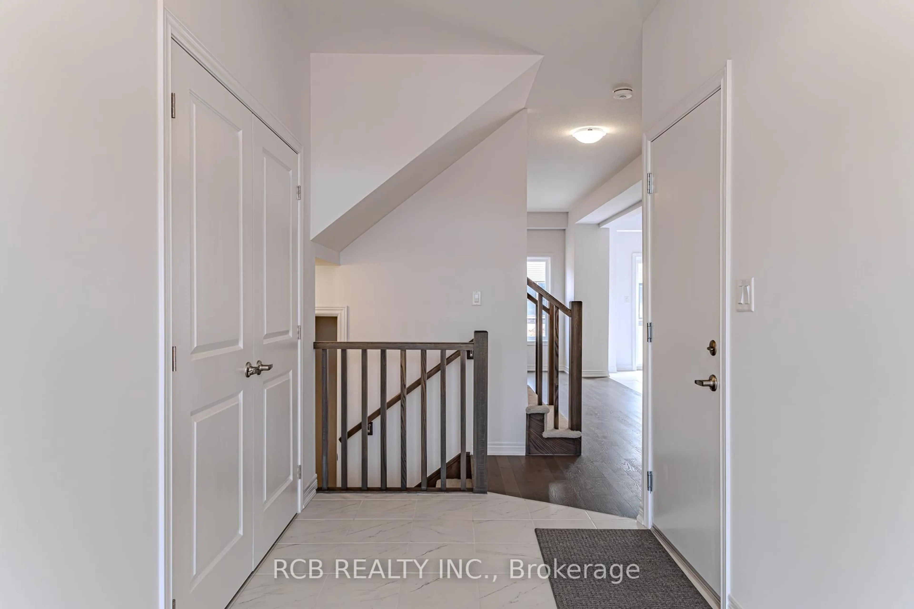 Indoor entryway for 39 Mair Ave, Brantford Ontario N3T 0X1