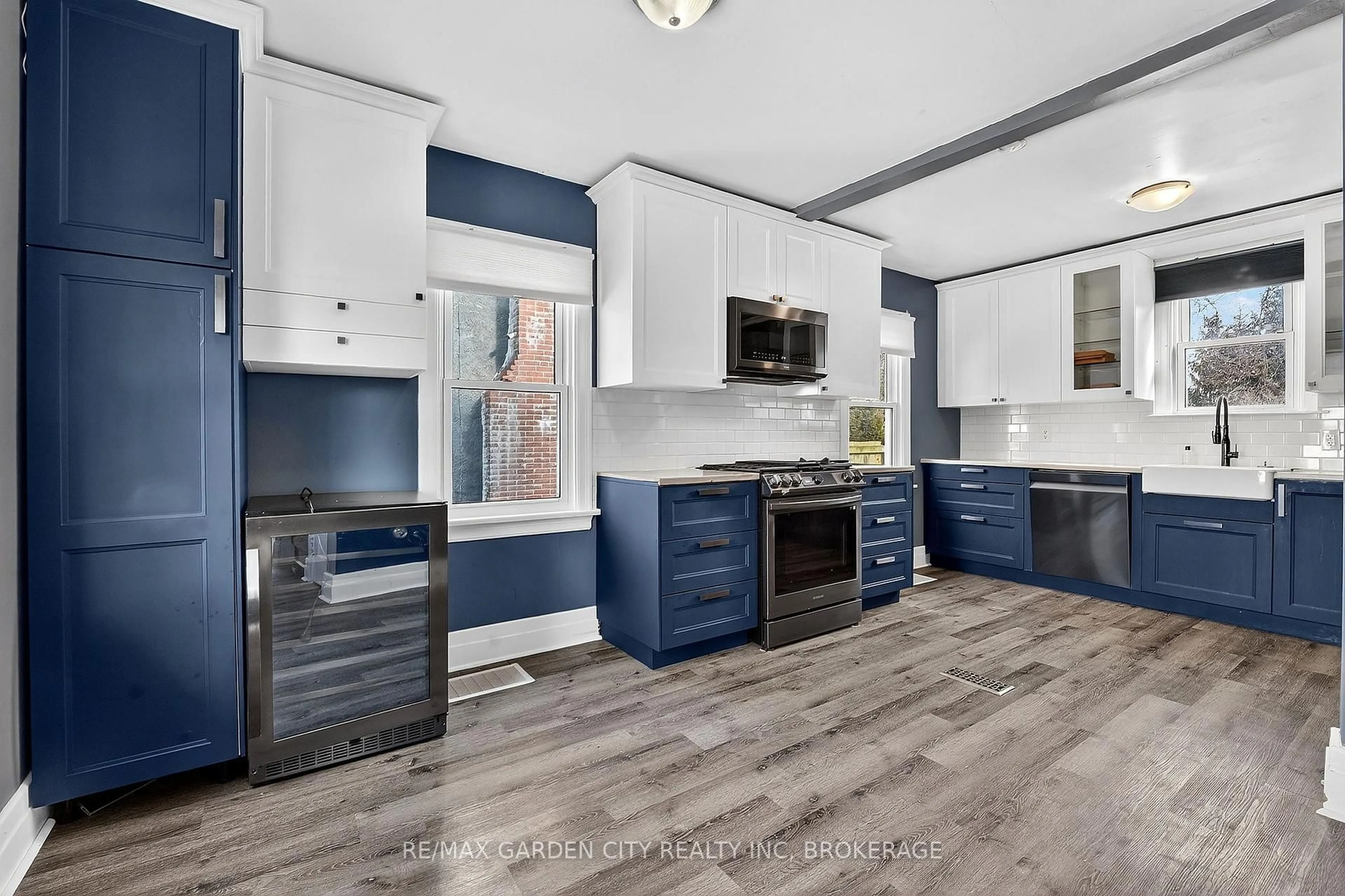 Open concept kitchen, ceramic/tile floor for 16 Walnut St, Welland Ontario L3C 1E9