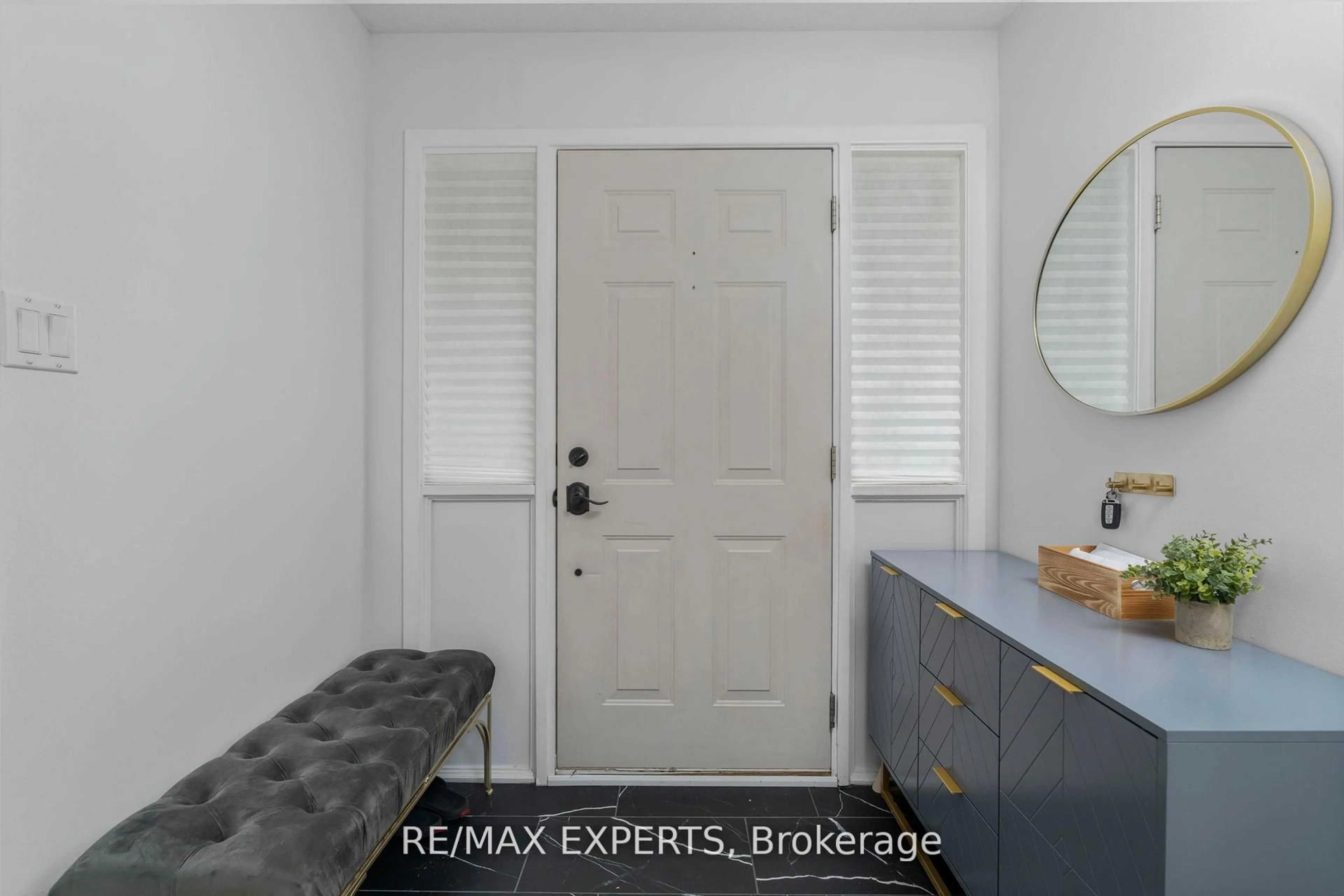 Indoor entryway for 128 Heather Ave, Cambridge Ontario N3C 2Y7