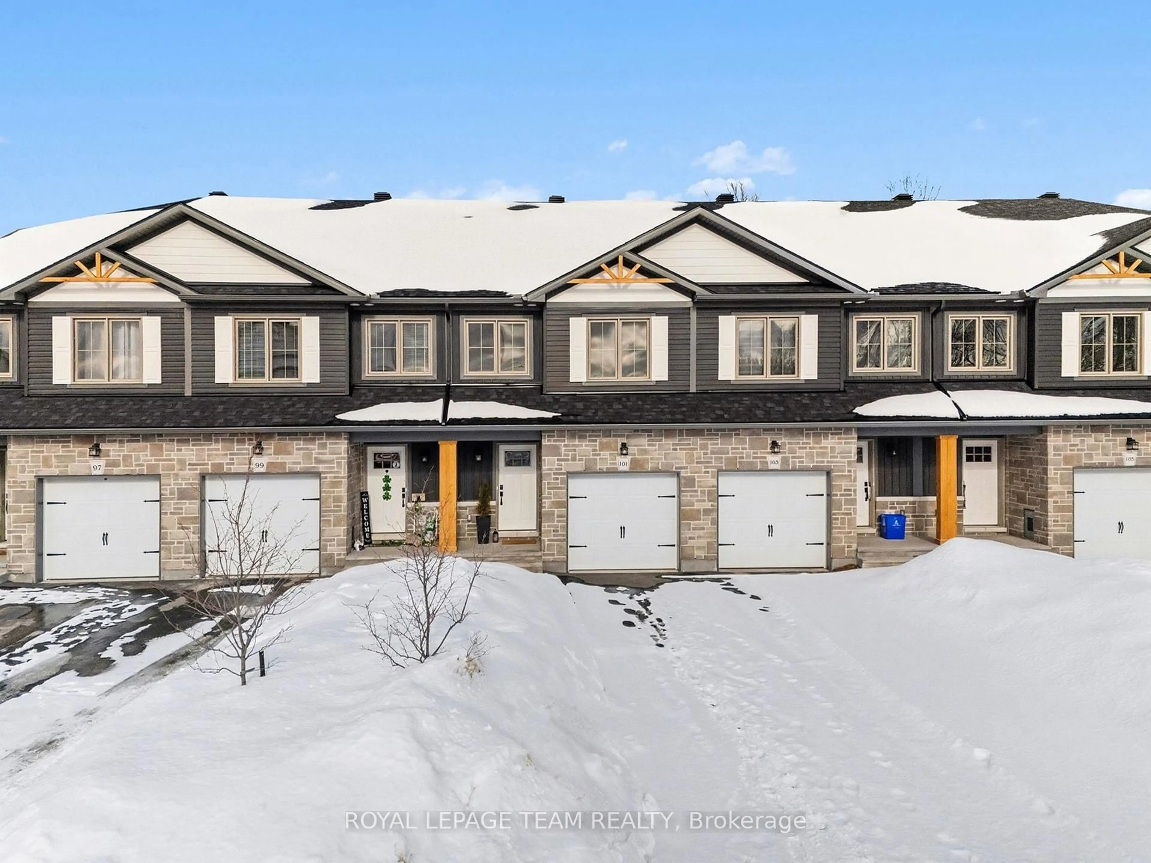 A pic from outside/outdoor area/front of a property/back of a property/a pic from drone, street for 101 Staples Blvd, Smiths Falls Ontario K7A 0B8