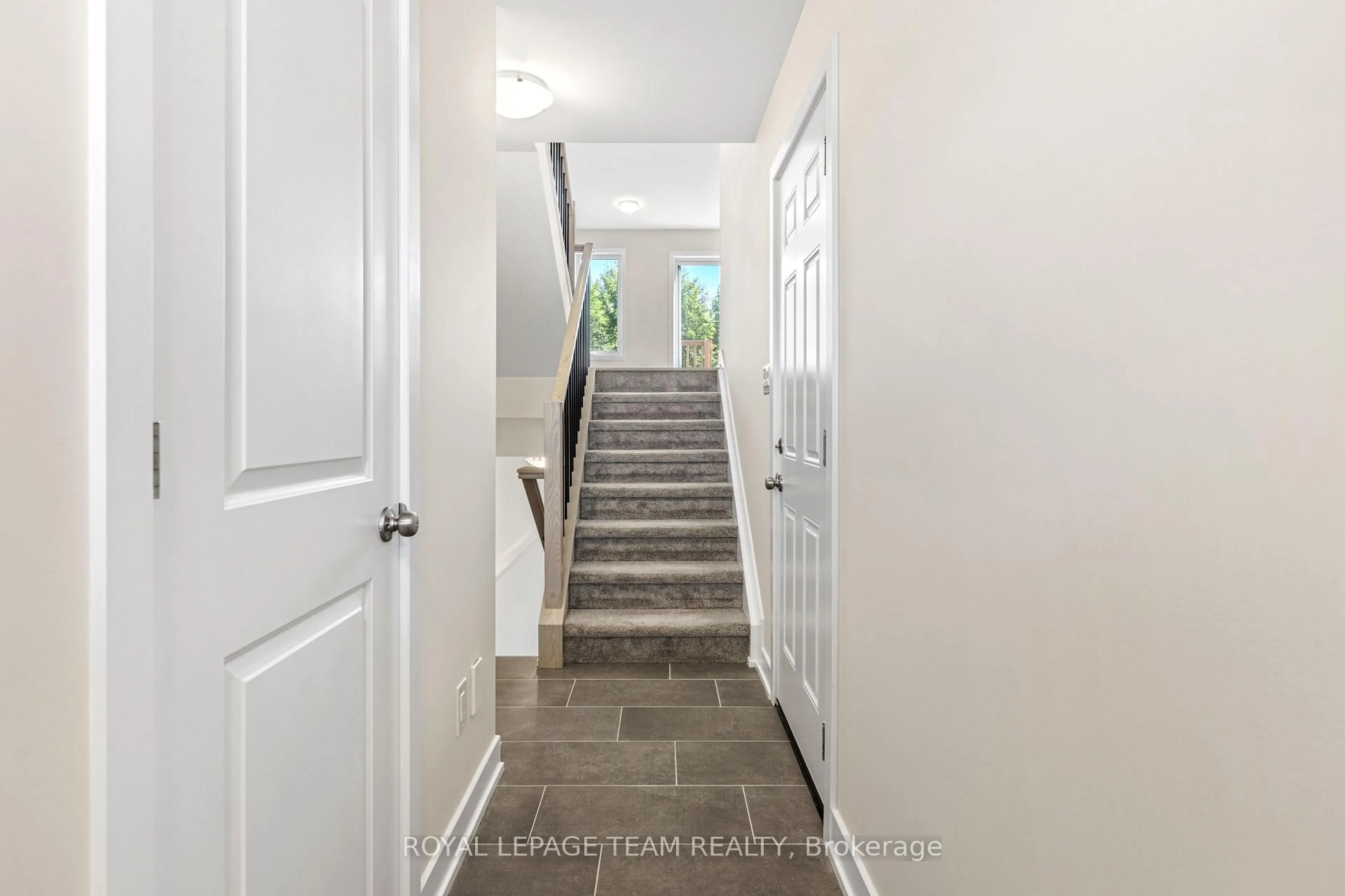 Indoor entryway for 101 Staples Blvd, Smiths Falls Ontario K7A 0B8