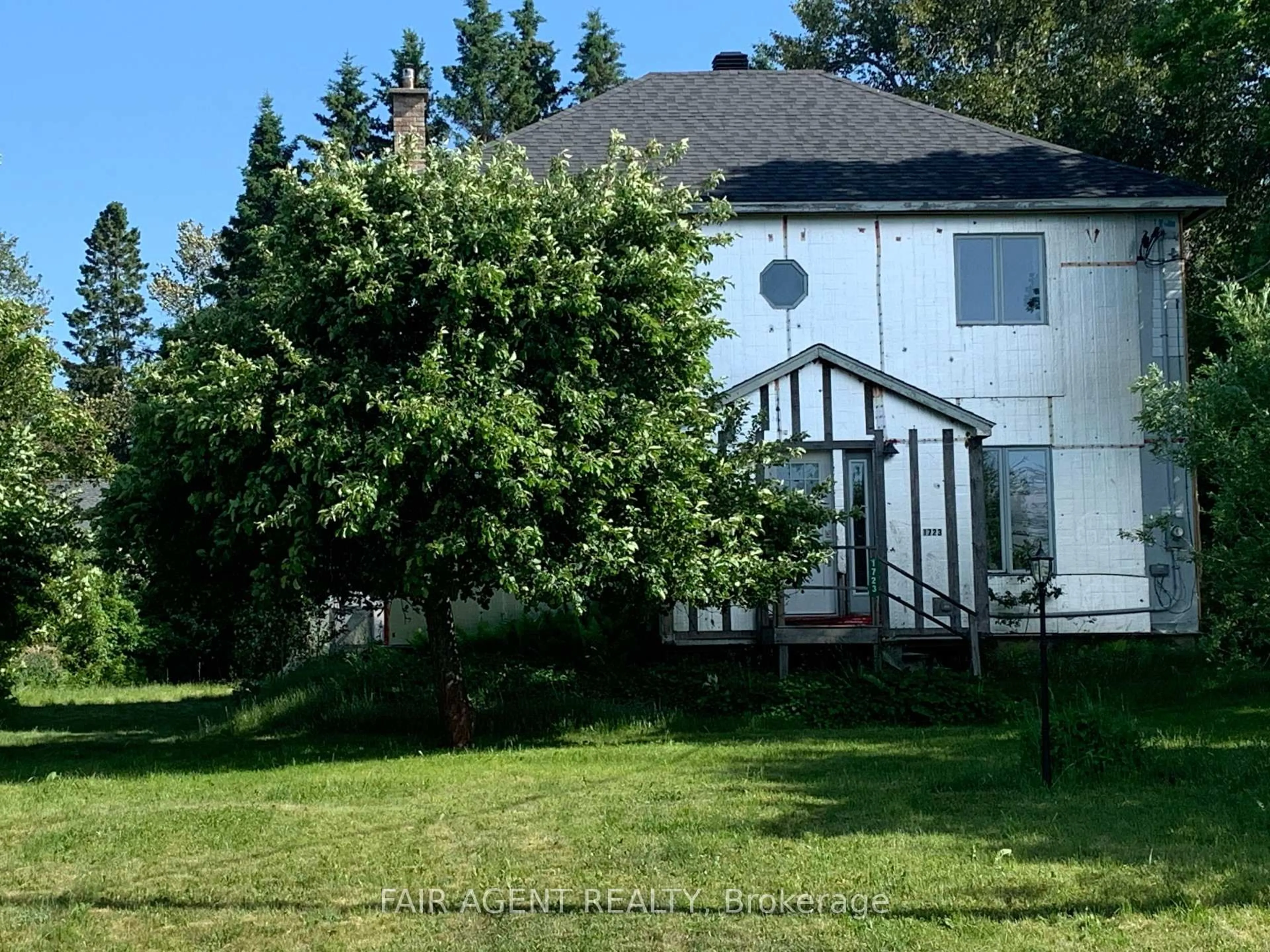 A pic from outside/outdoor area/front of a property/back of a property/a pic from drone, unknown for 1723 Lucy St, St. Joseph Ontario P0R 1J0