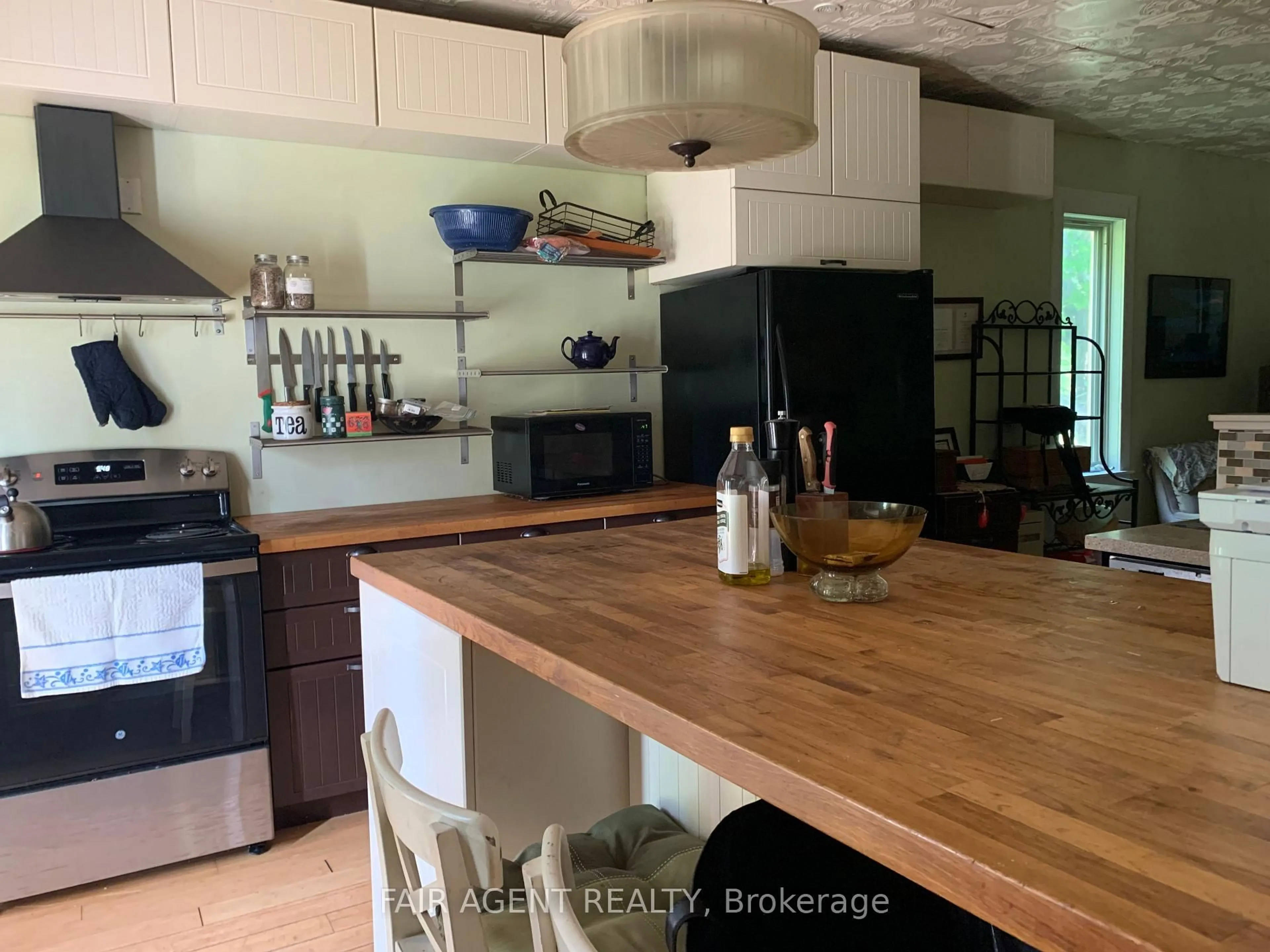 Standard kitchen, unknown for 1723 Lucy St, St. Joseph Ontario P0R 1J0