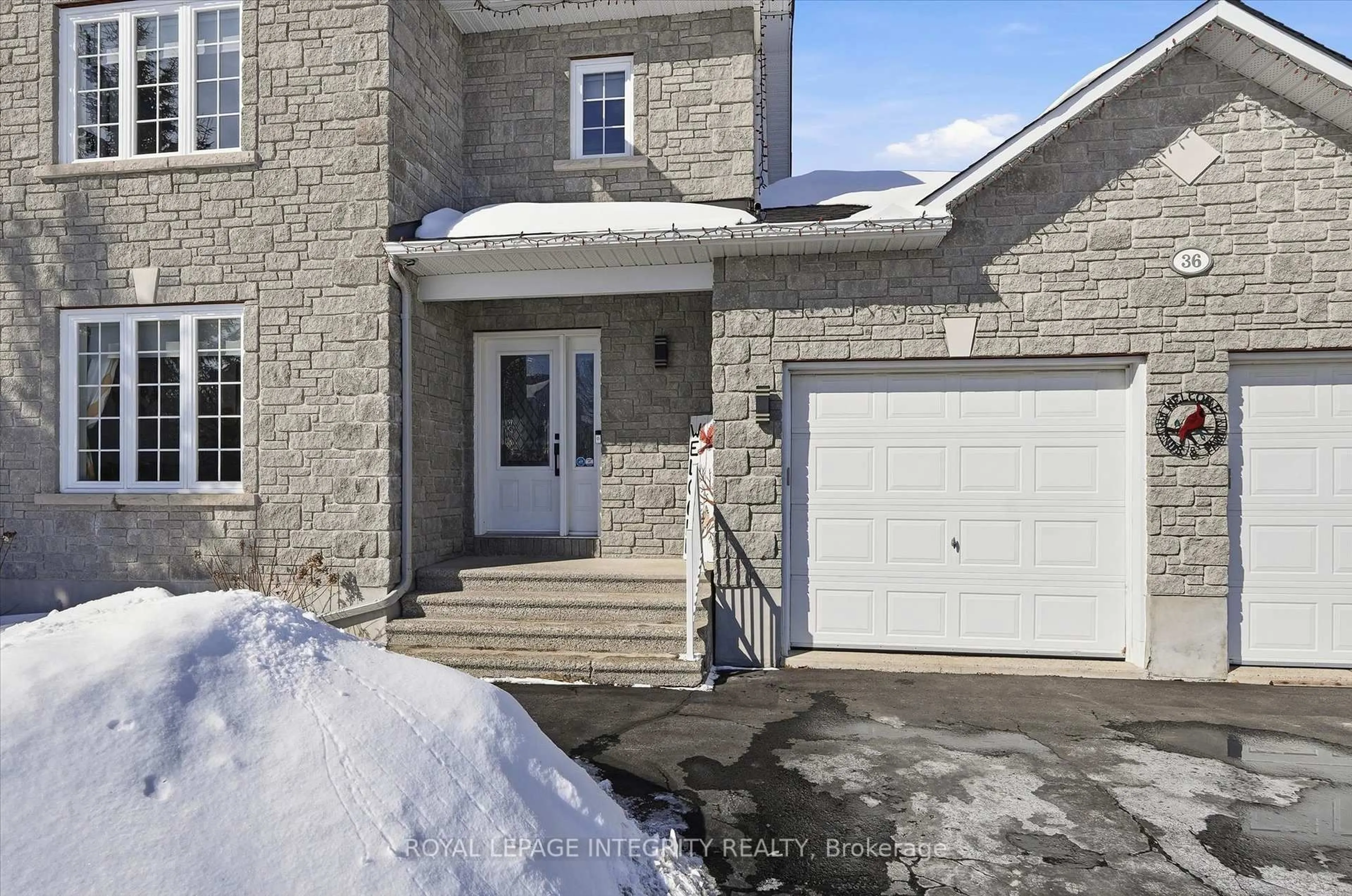 Unknown for 36 Frontenac Blvd, Russell Ontario K0A 1W0