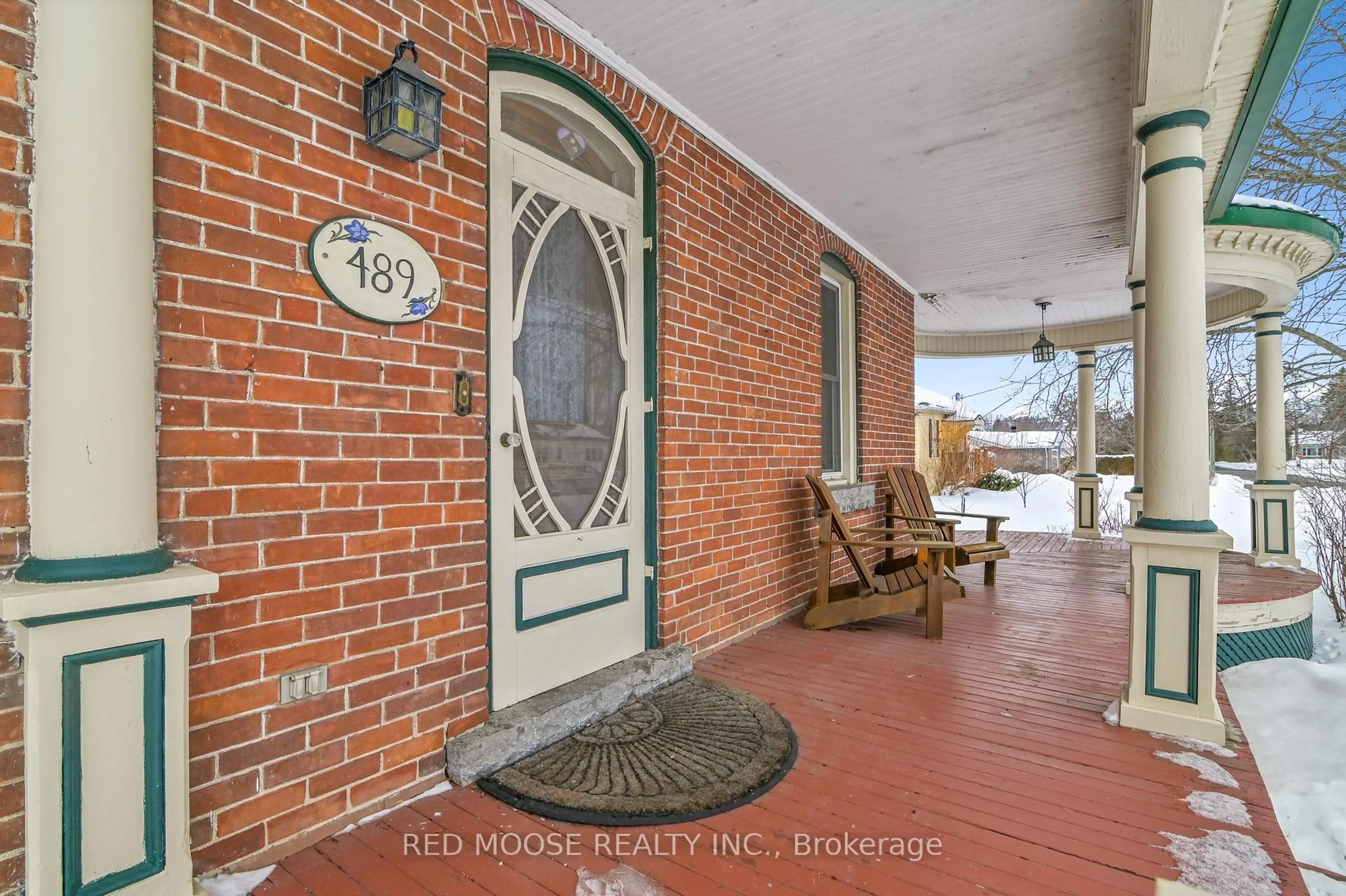 Indoor entryway for 489 Fred St, North Dundas Ontario K0C 2K0