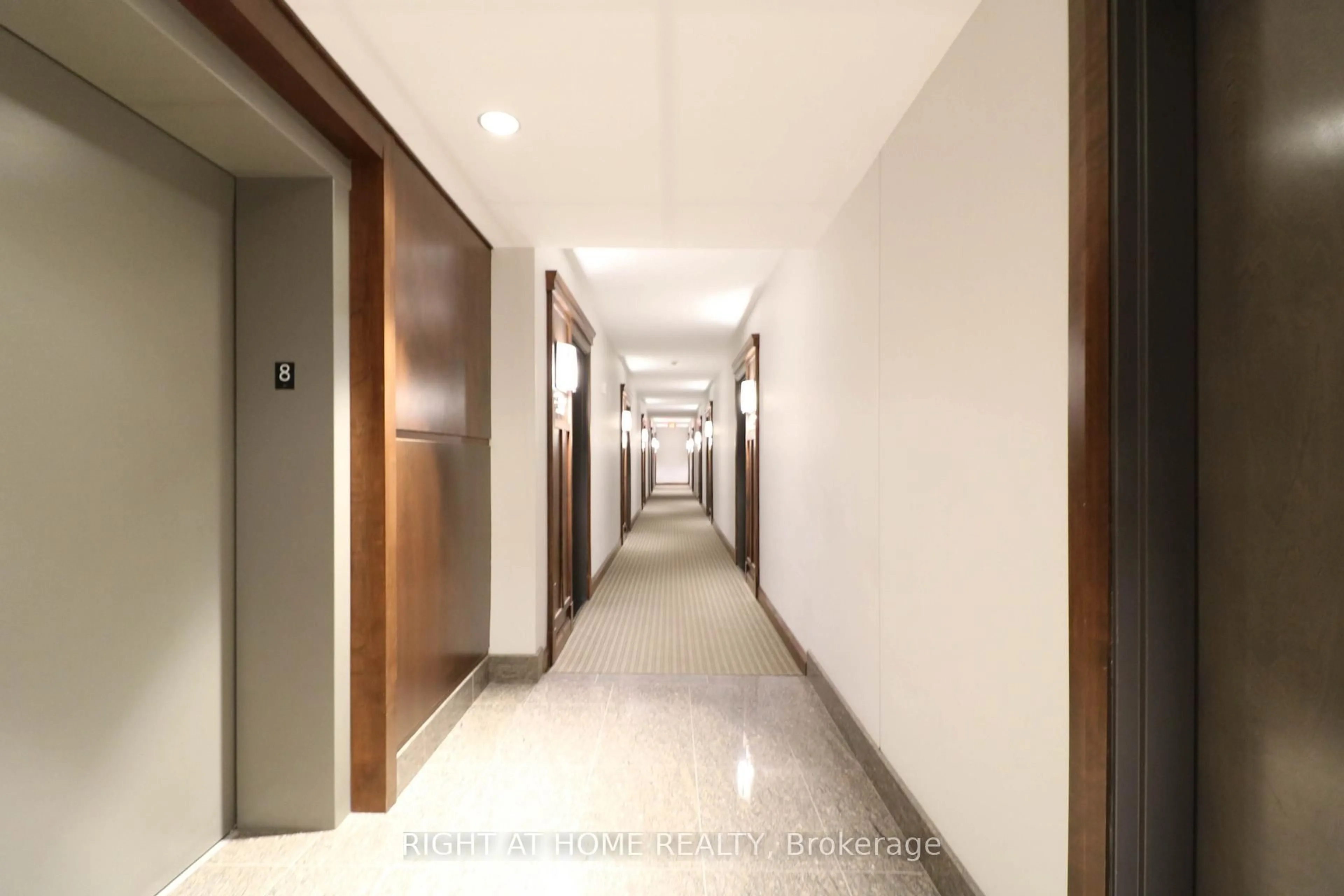 Indoor foyer for 238 Besserer St #810, Ottawa Ontario K1N 6B1