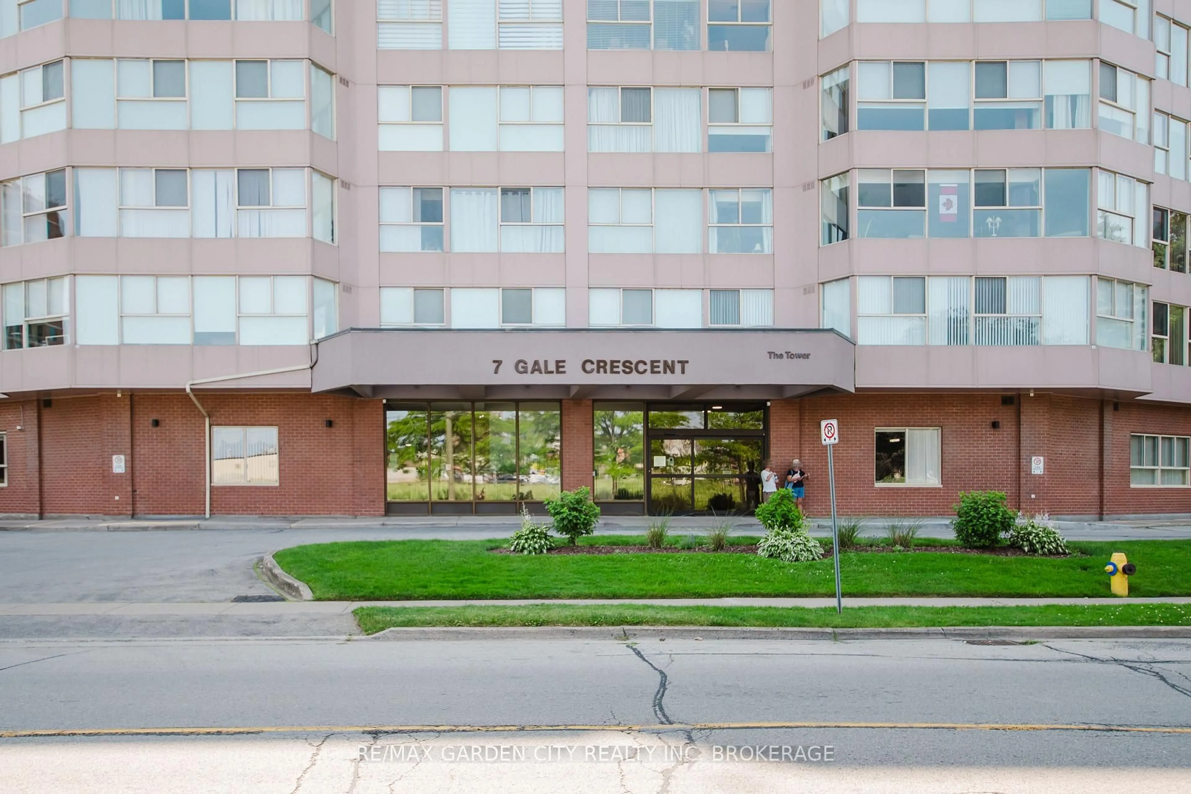 Indoor foyer for 7 Gale Cres #307, St. Catharines Ontario L2R 7M8