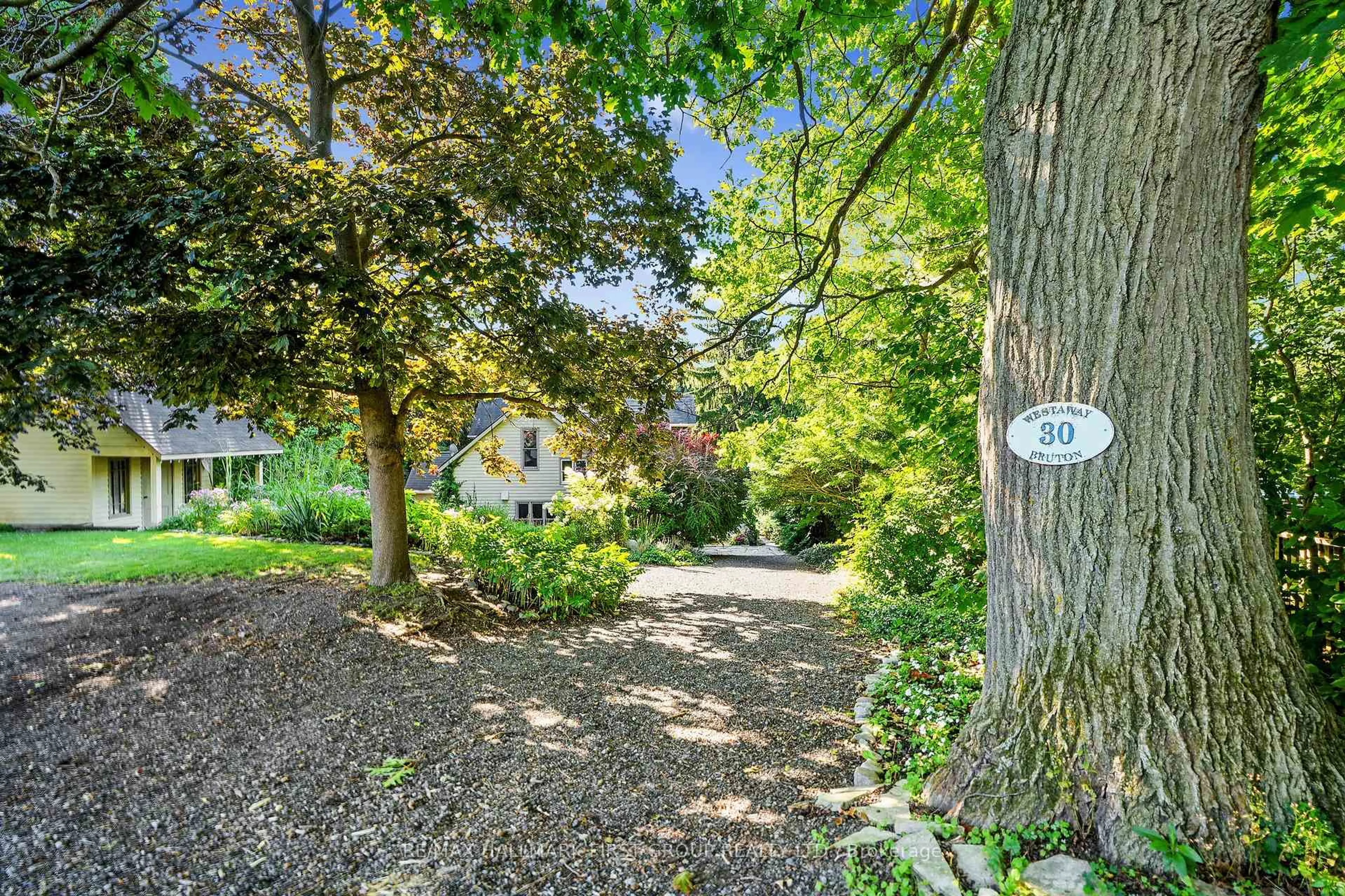 A pic from outside/outdoor area/front of a property/back of a property/a pic from drone, street for 30 Bruton St, Port Hope Ontario L1A 1T9