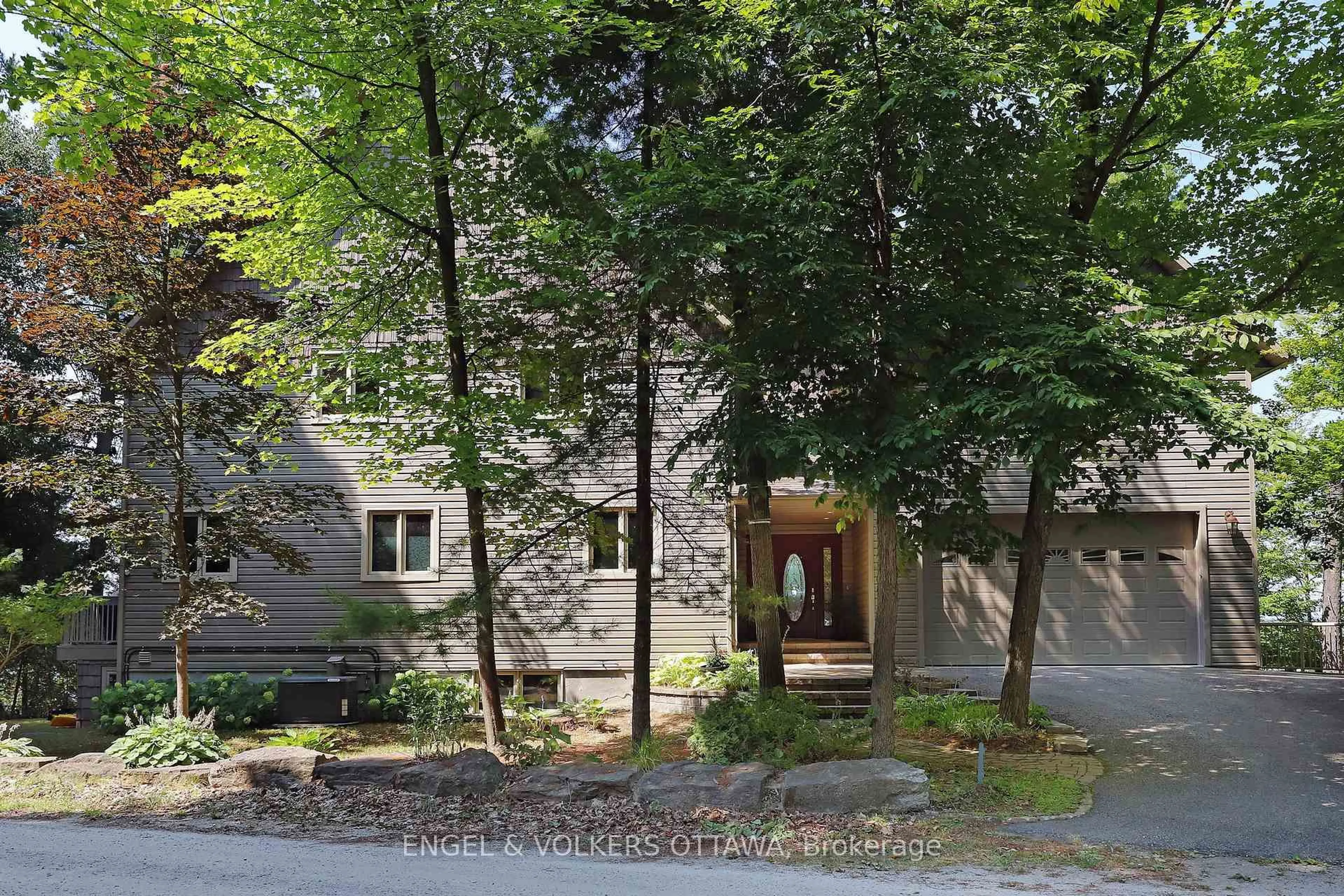 A pic from outside/outdoor area/front of a property/back of a property/a pic from drone, street for 146 Beck's Shore Rd, Perth Ontario K7H 3C8