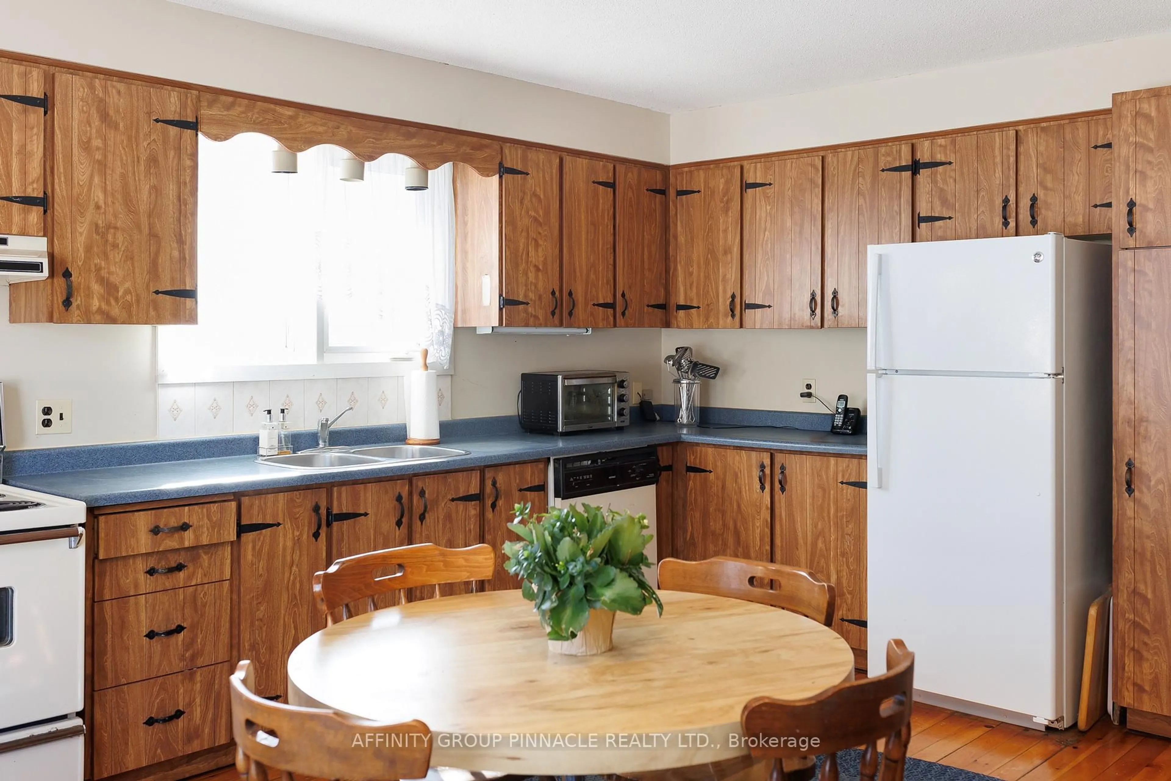 Standard kitchen, unknown for 58 Bond St, Kawartha Lakes Ontario K0M 1N0