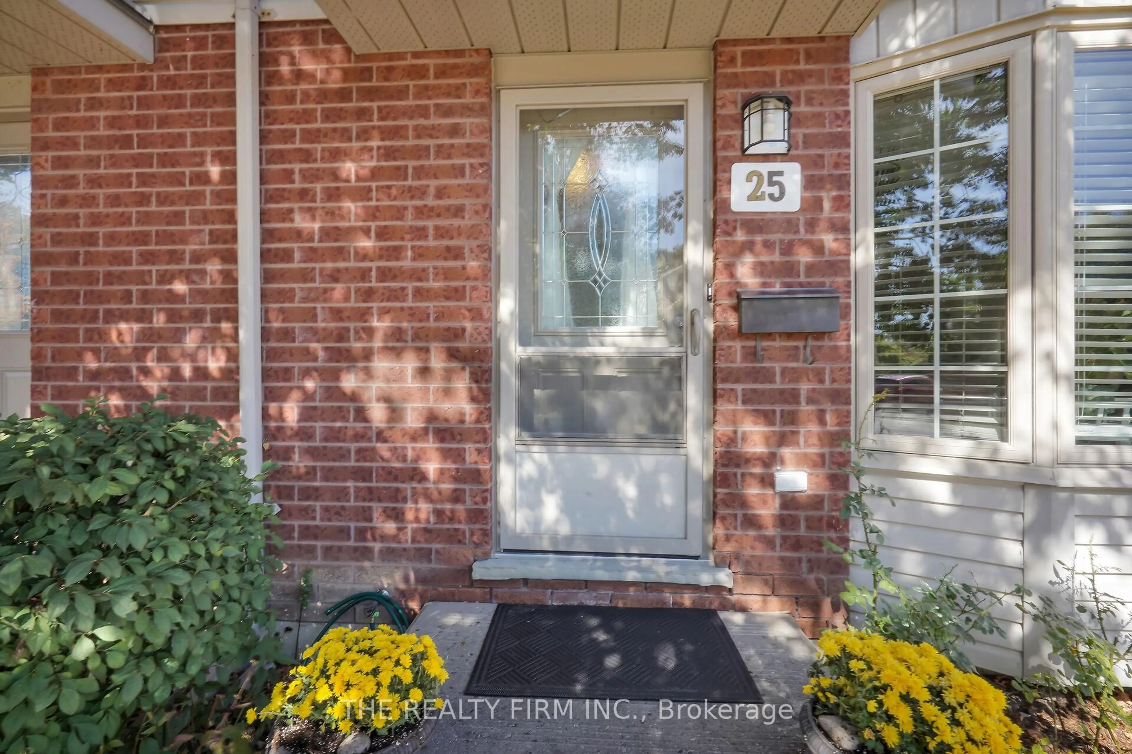 Unknown for 70 Chapman Crt #25, London North Ontario N6G 4Z4