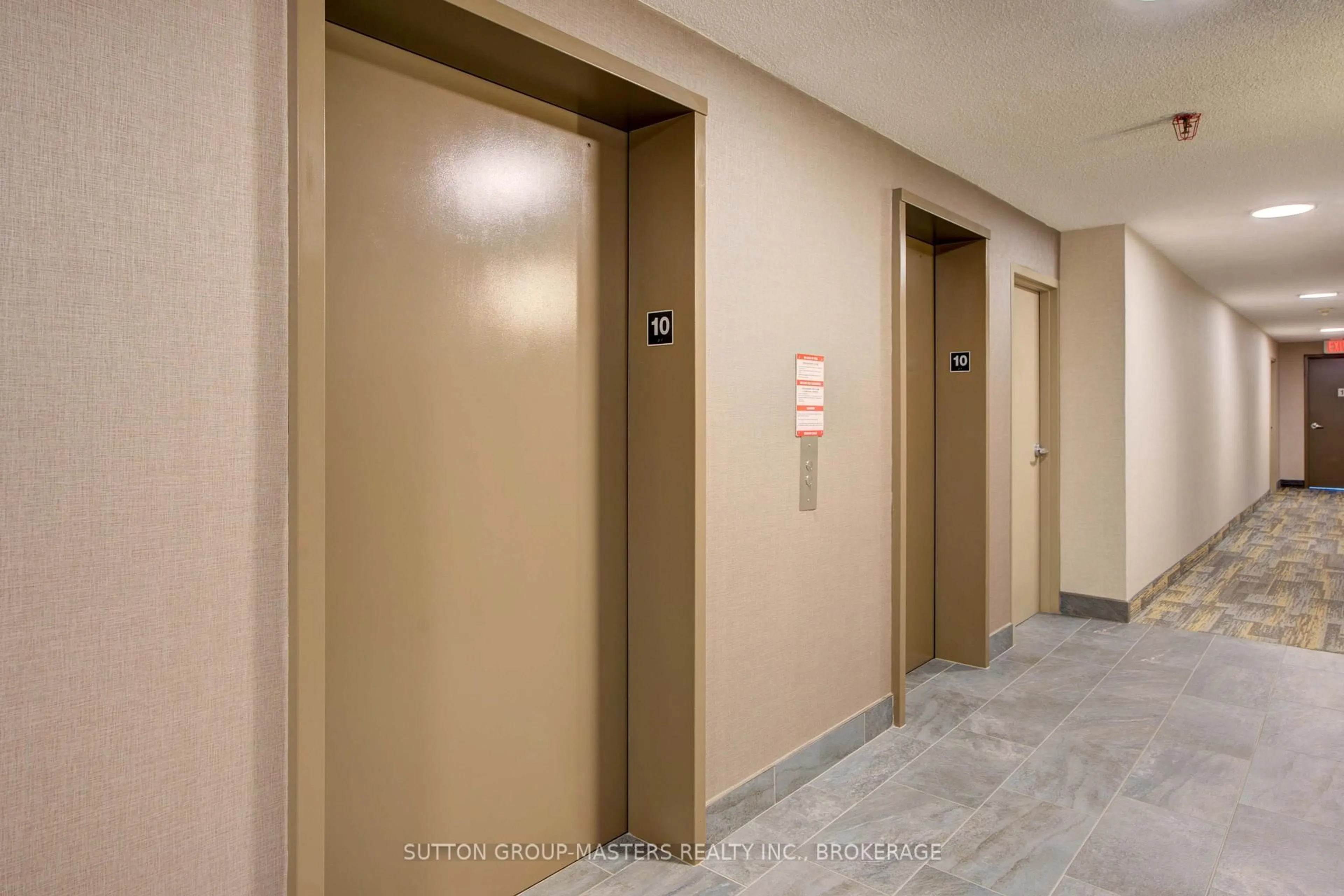 Indoor foyer for 257 Bath Rd #1004, Kingston Ontario K7M 7T3