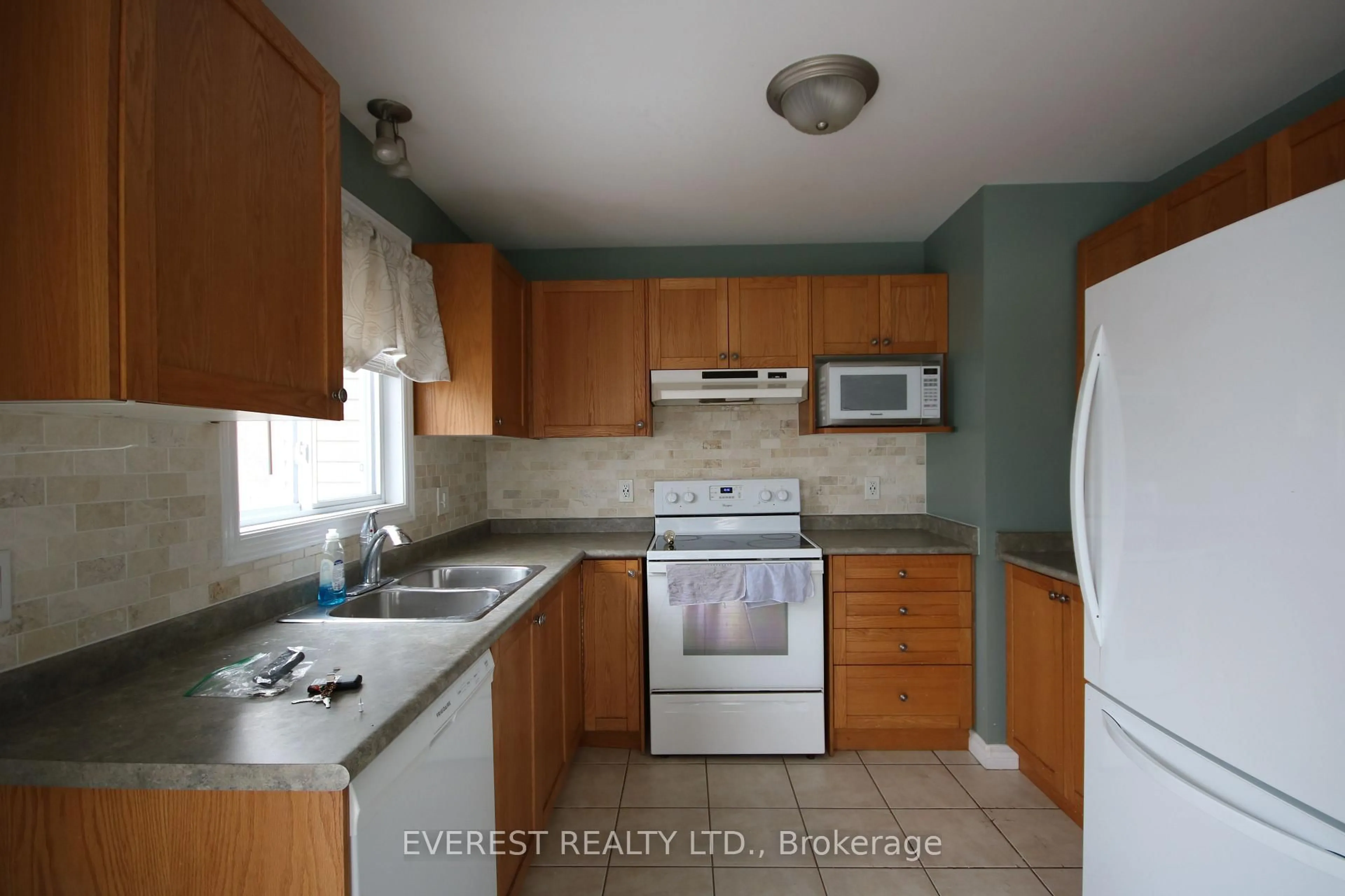 Standard kitchen, unknown for 1581 Purser St, London East Ontario N5V 5J3