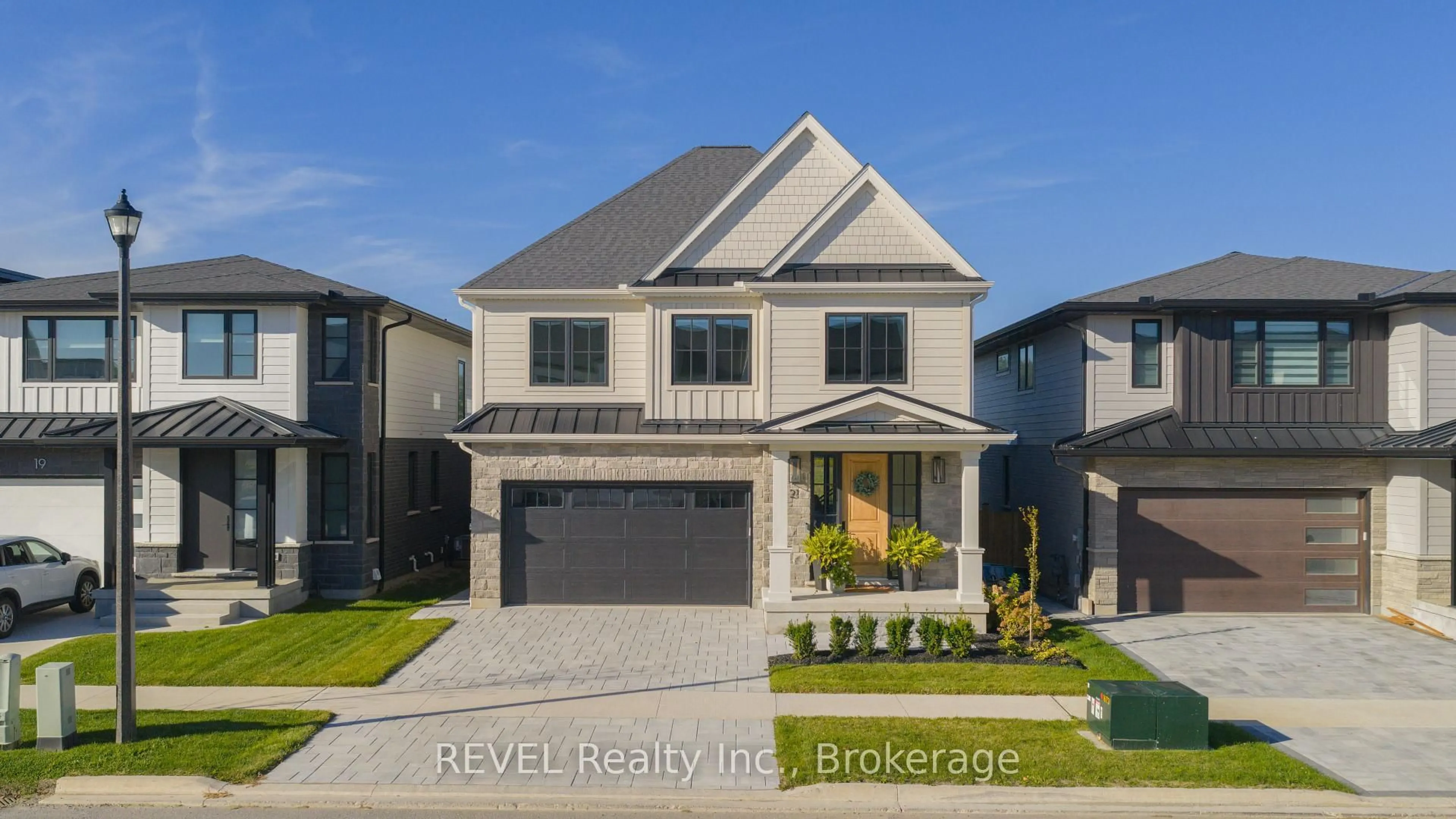 Home with brick exterior material, unknown for 21 Arsenault Cres, Pelham Ontario L0S 1E1