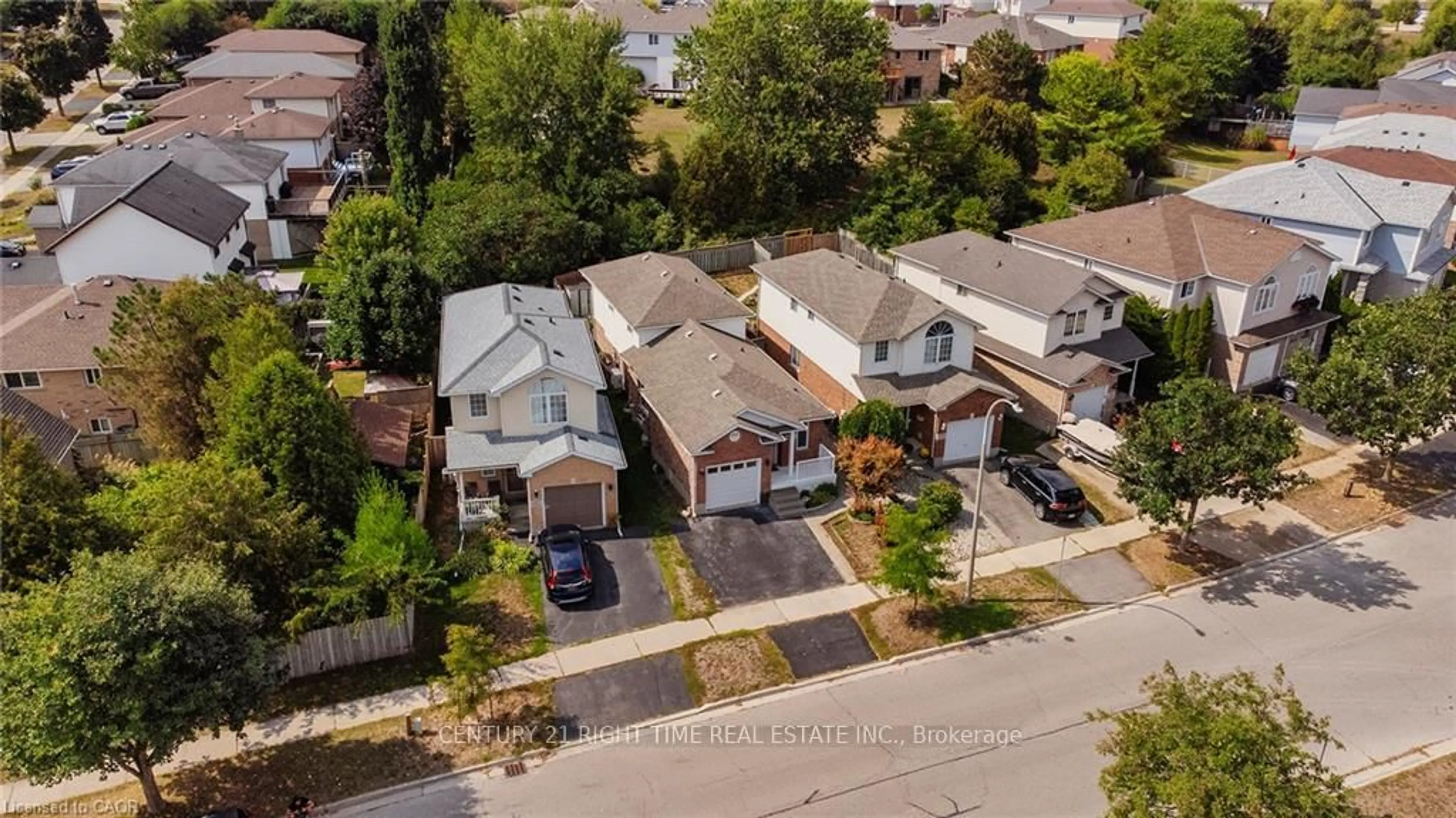 A pic from outside/outdoor area/front of a property/back of a property/a pic from drone, street for 347 Keewatin Ave, Kitchener Ontario N2B 3W2