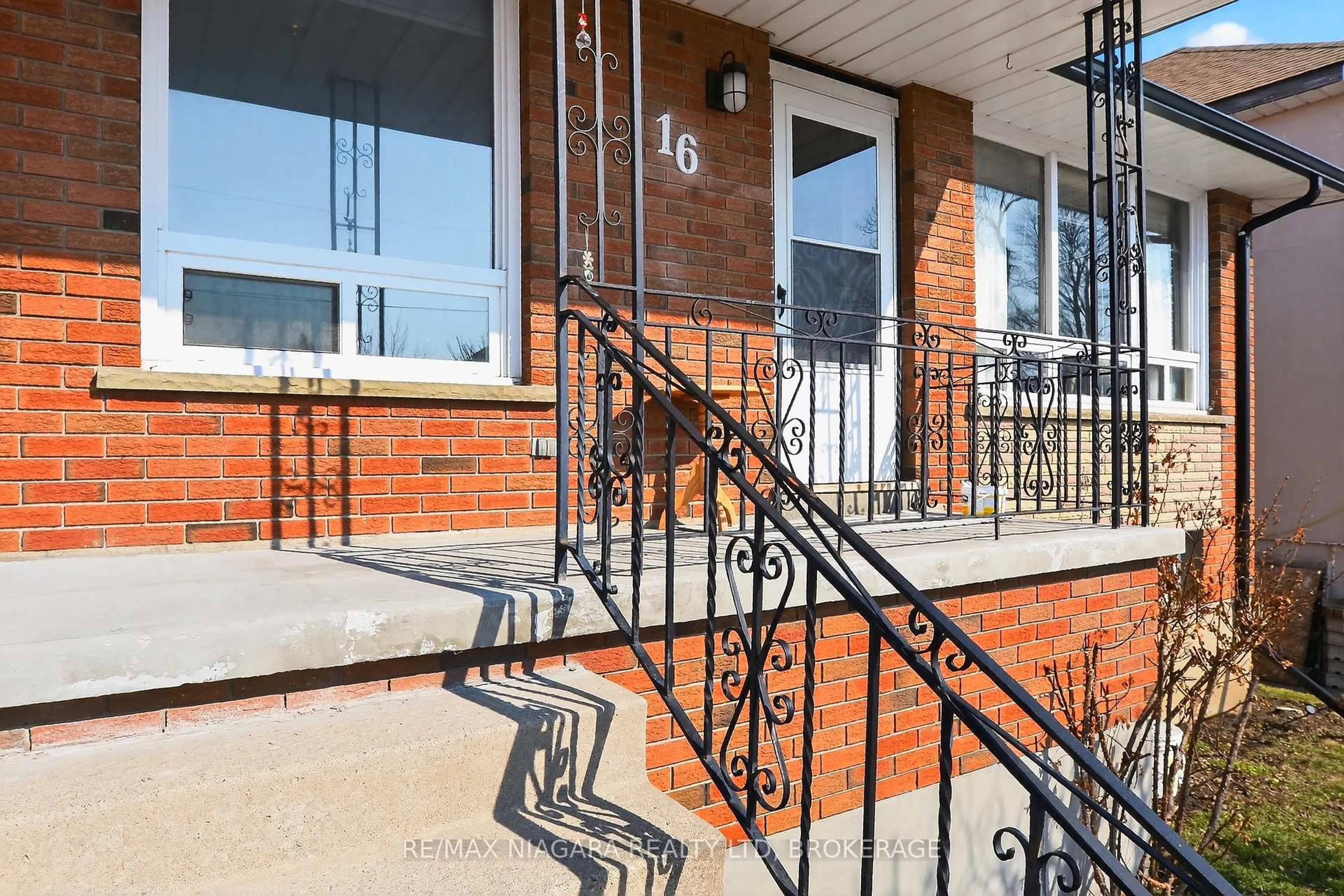 Unknown for 16 Cross St, Port Colborne Ontario L3K 1K9