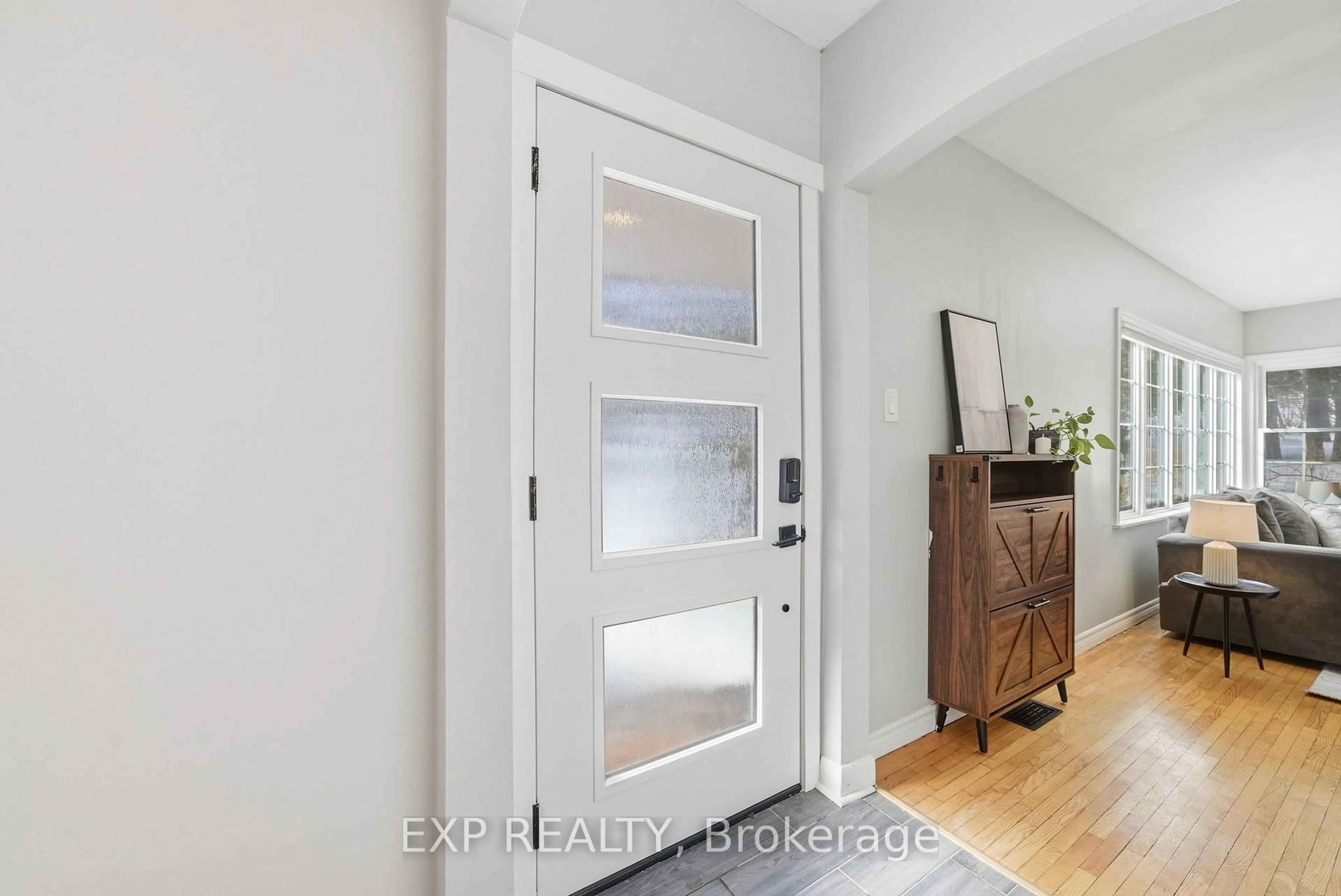 Indoor entryway for 4073 Burnham St, Hamilton Township Ontario K9A 4J9