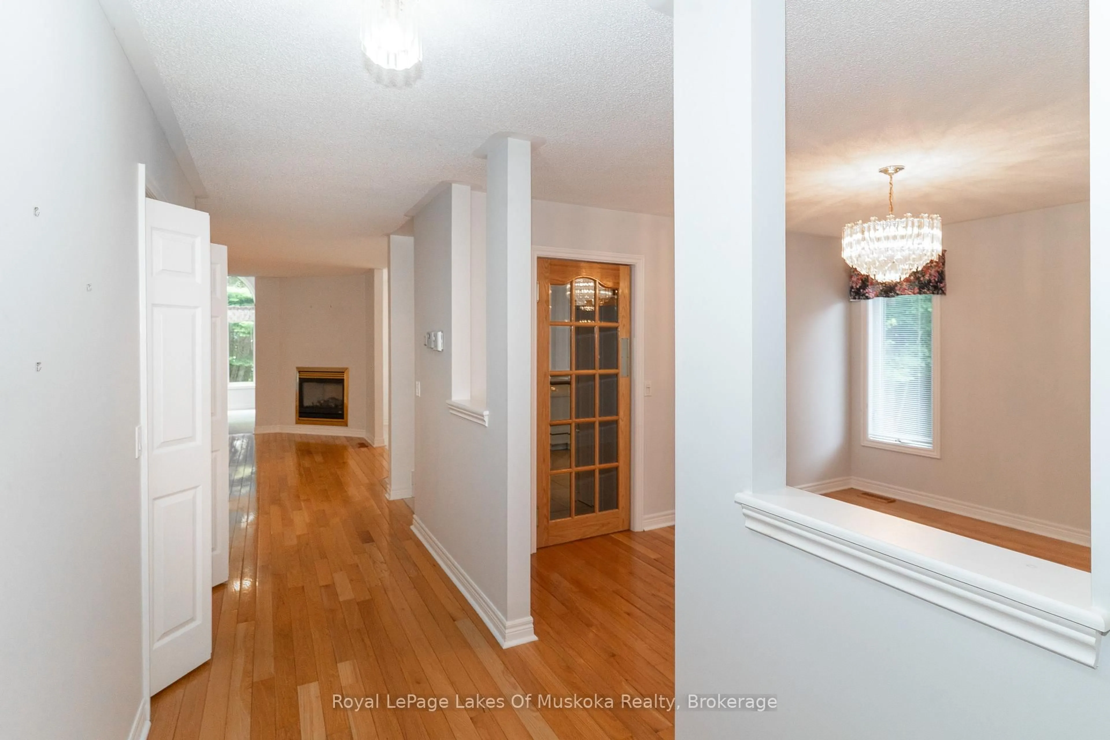 Indoor foyer for 25 Stonehedge Clse, Gravenhurst Ontario P1P 1Y7