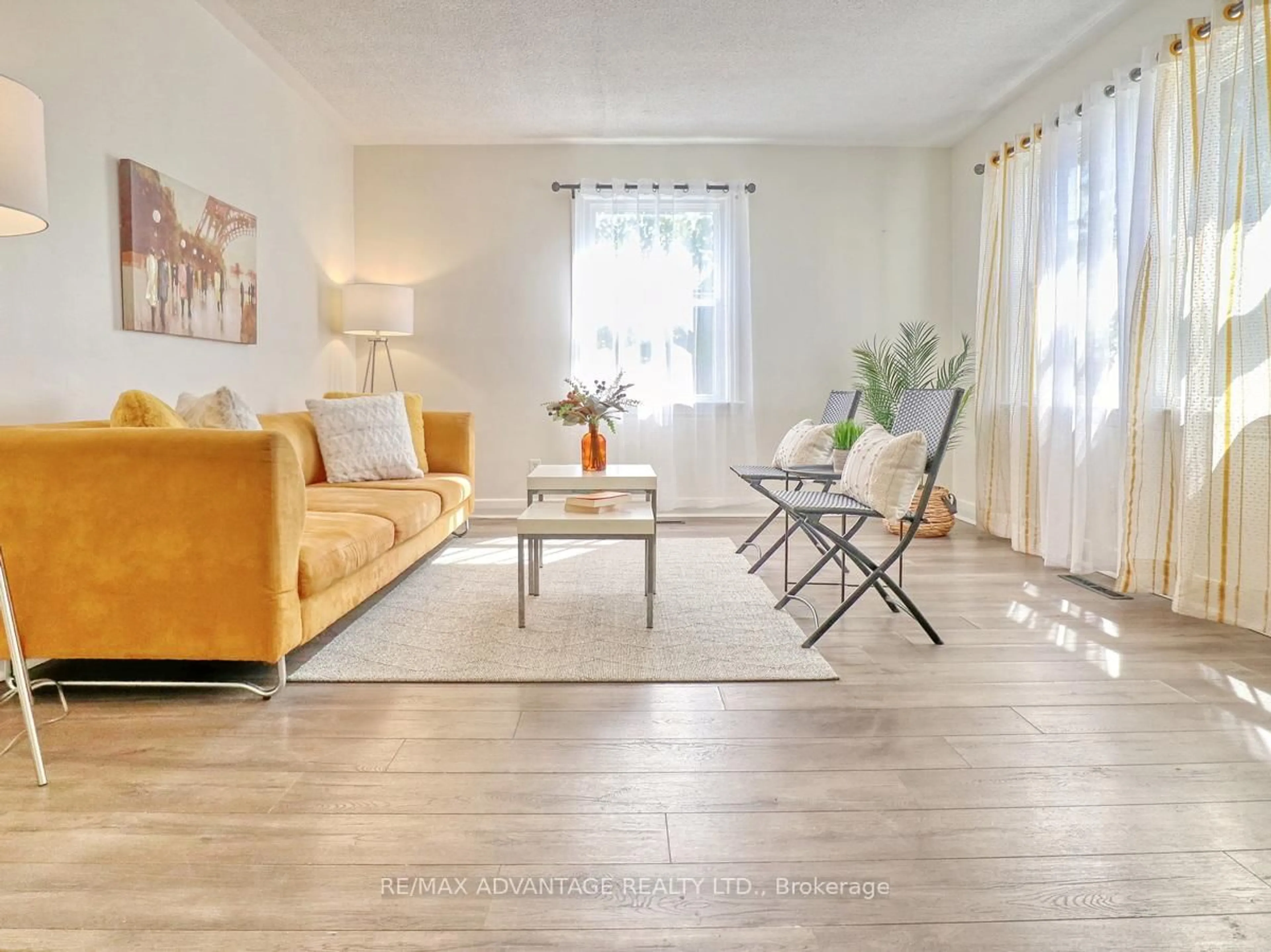 Living room with furniture, unknown for 80 Empire St, London East Ontario N5Y 1G7